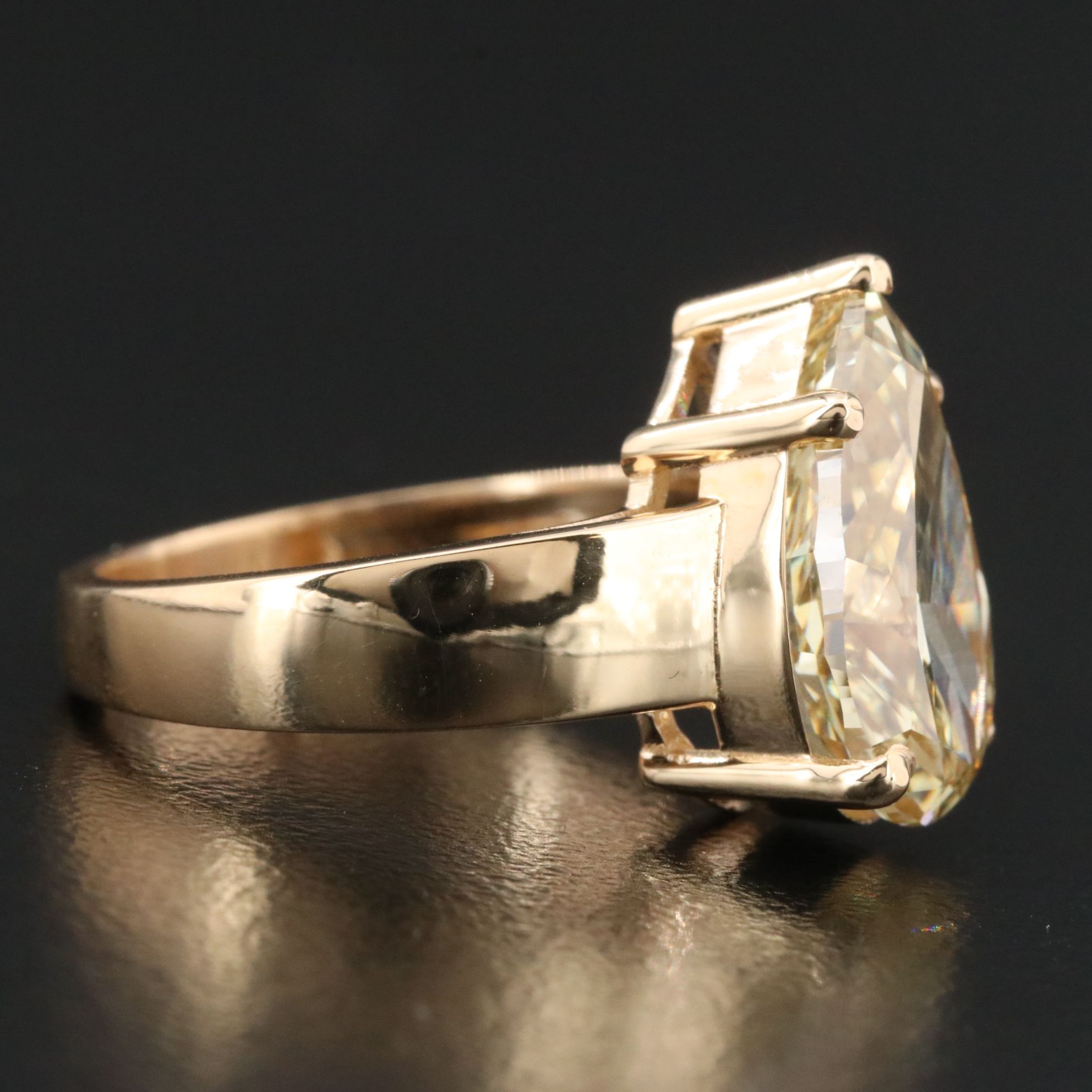 18K 6.02 CT Lab Grown Fancy Yellow Diamond Solitaire Ring with IGI Report