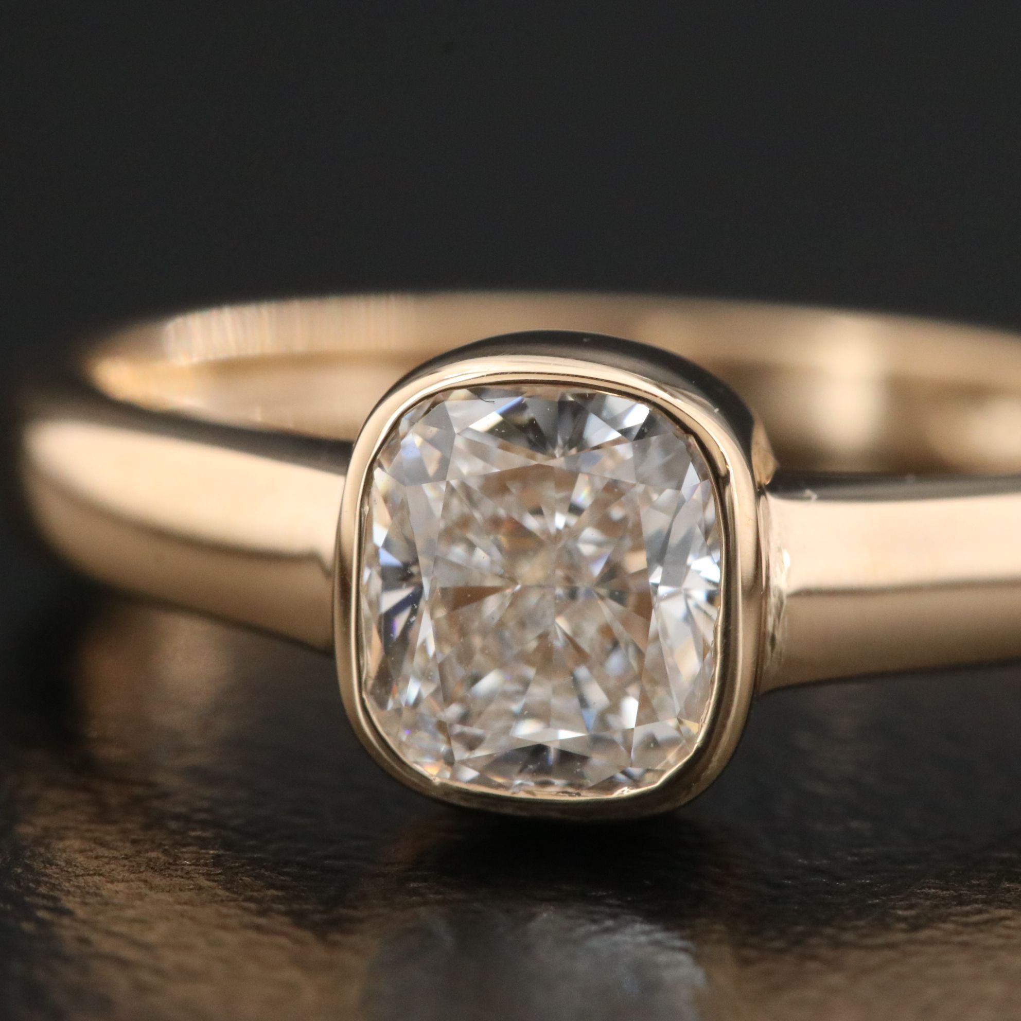 18K 0.94 CT Diamond Solitaire Ring with GIA Report