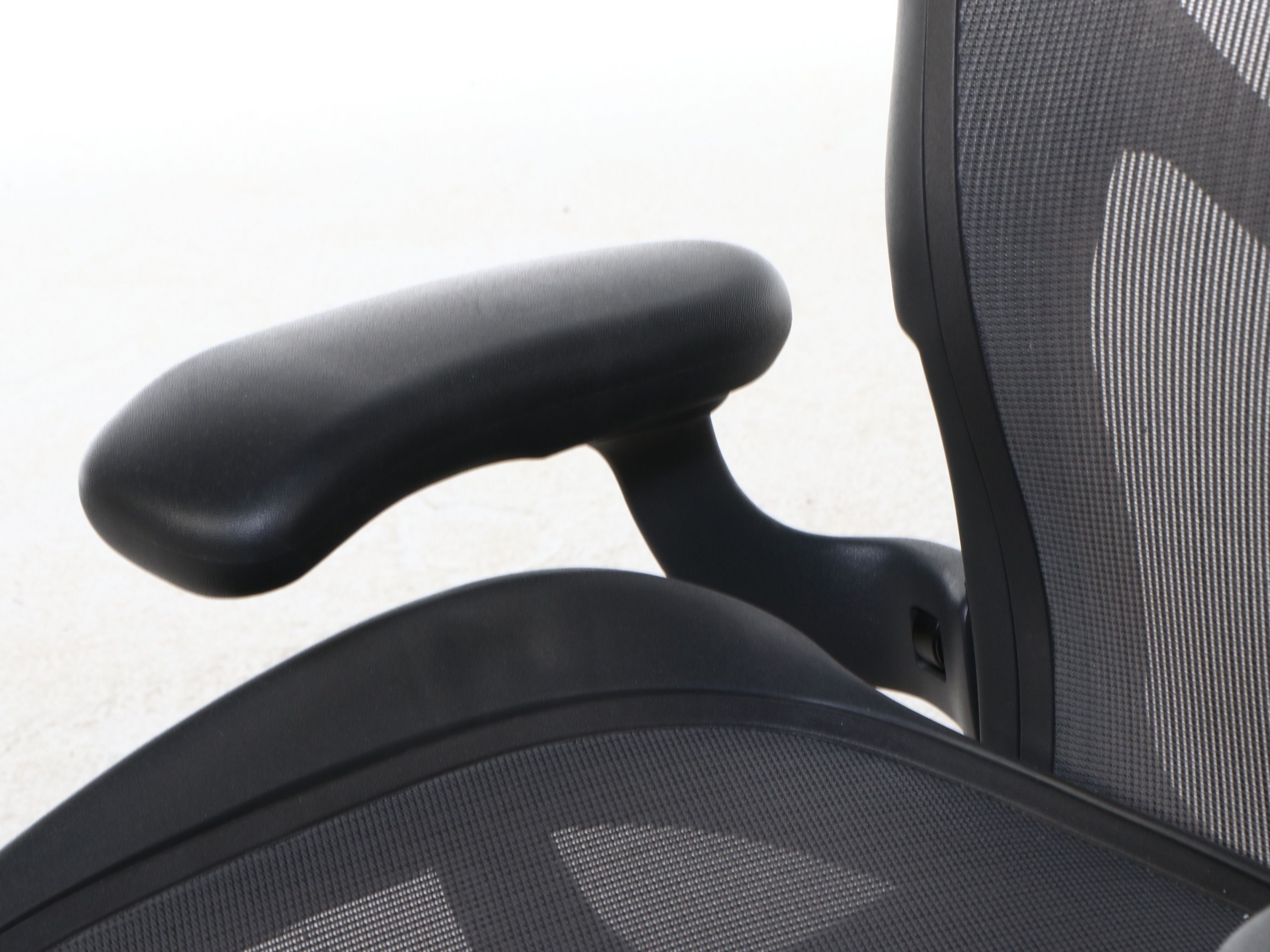 Contemporary Mesh Covered Ergonomic Desk Chairs