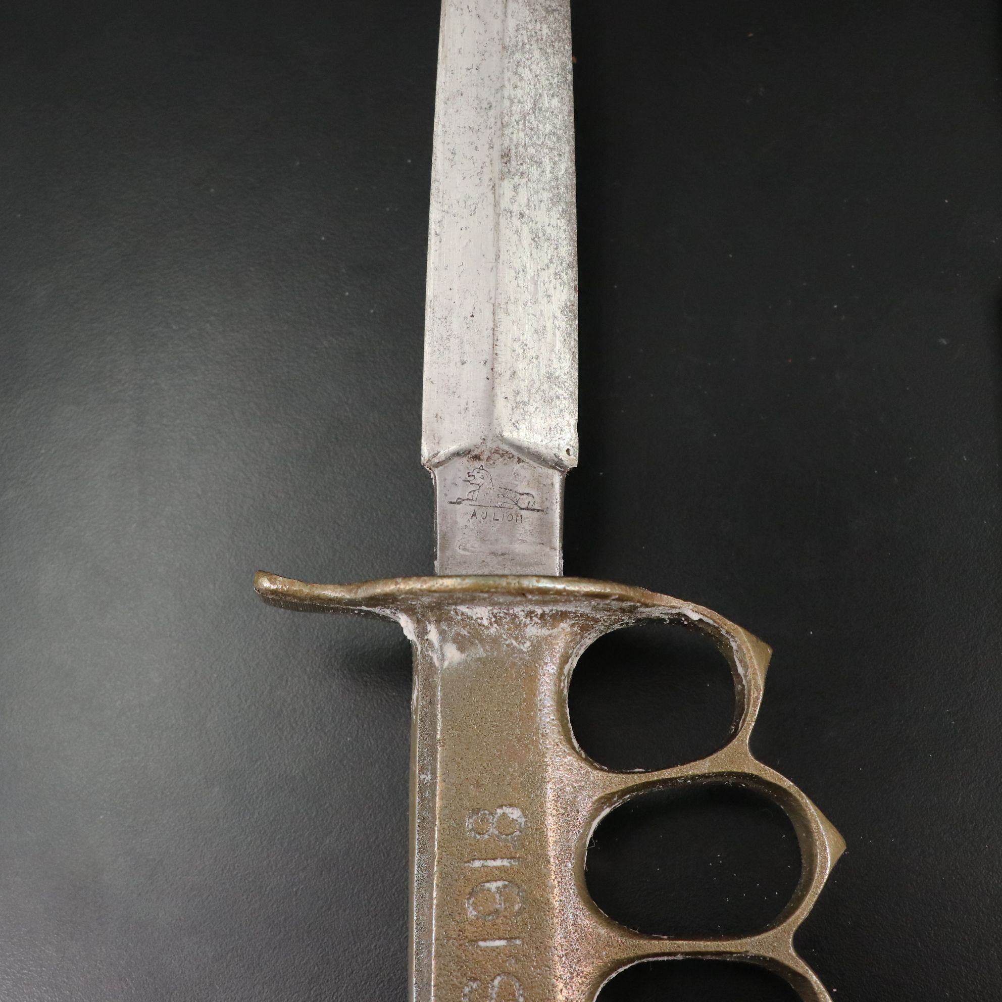 U.S. 1918 AU Lion Trench Knife