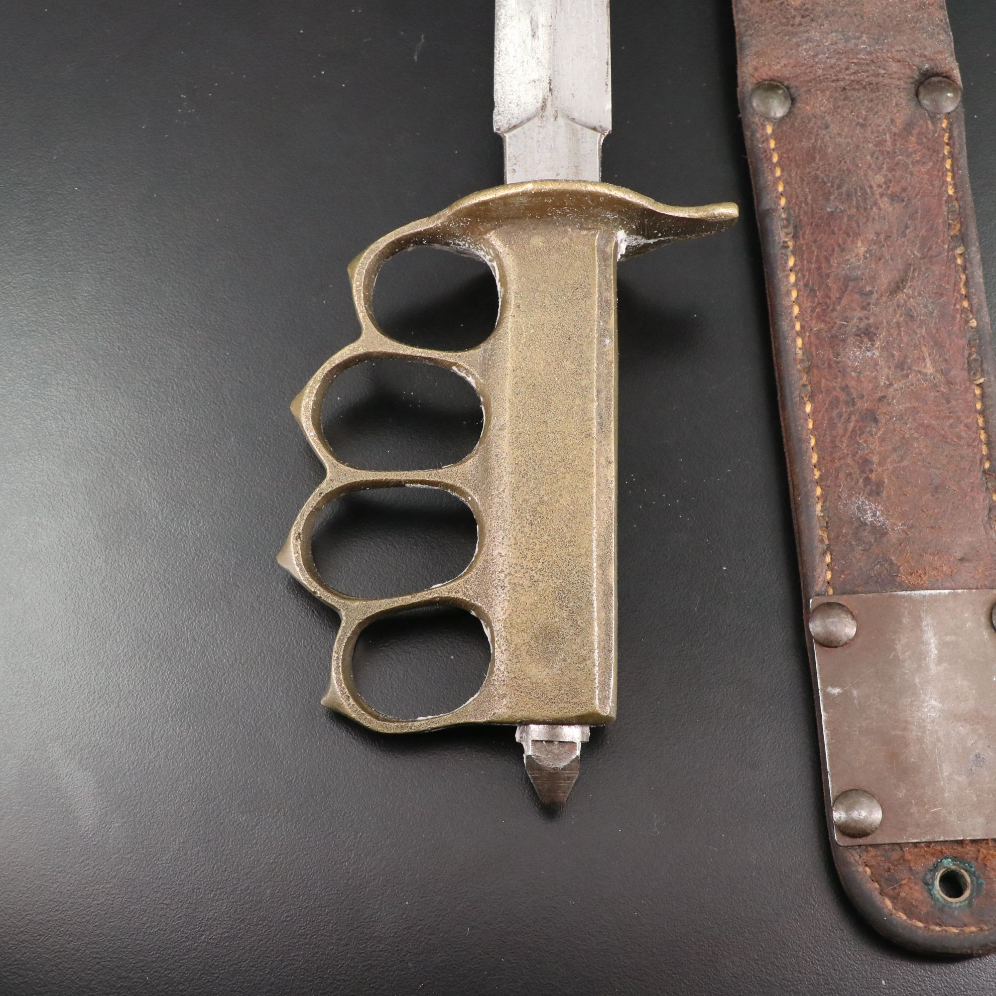 U.S. 1918 AU Lion Trench Knife