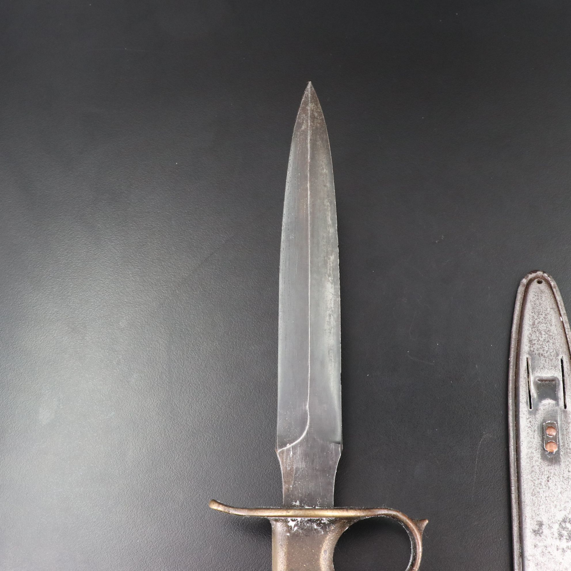 U.S. 1918 L.F-C 1918 Trench Knife