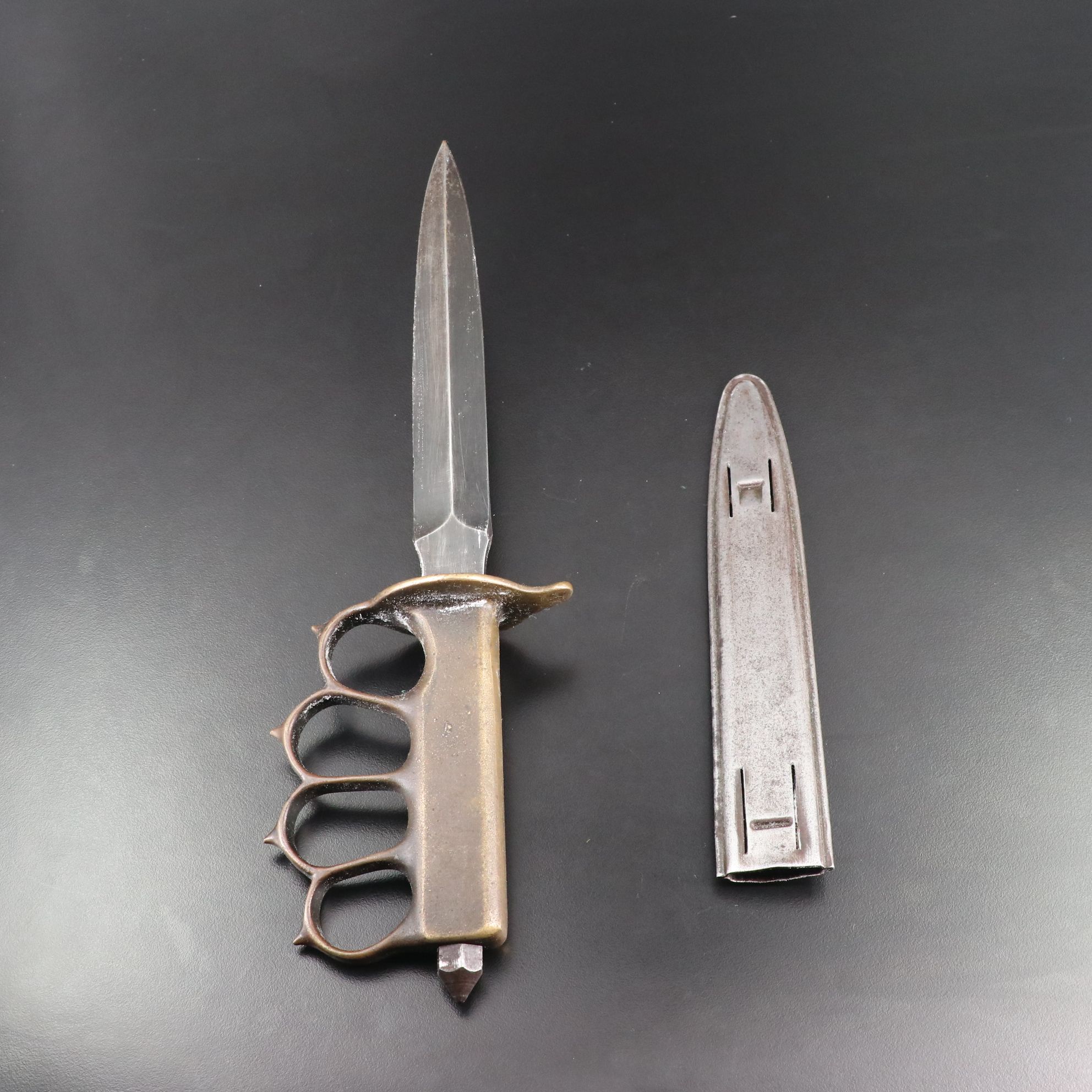 U.S. 1918 L.F-C 1918 Trench Knife
