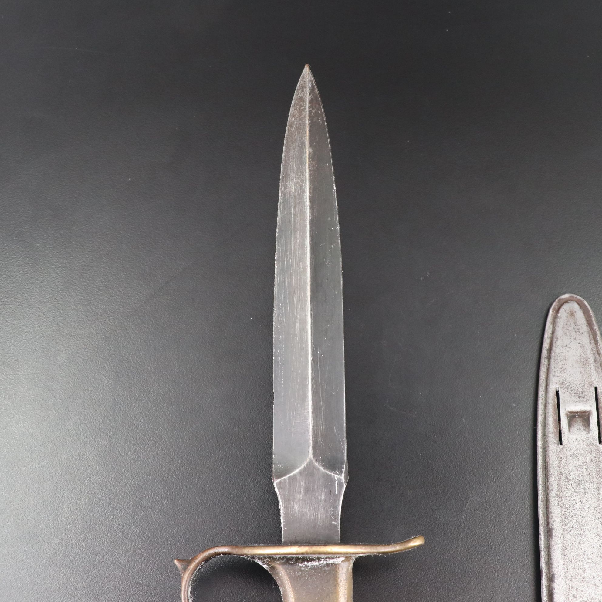 U.S. 1918 L.F-C 1918 Trench Knife