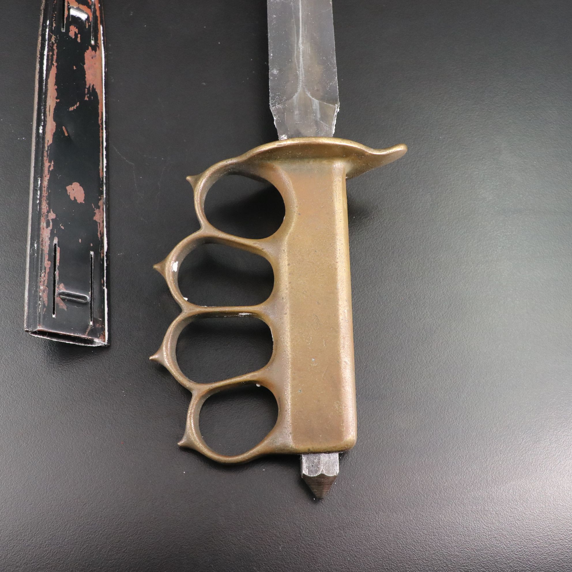 U.S. 1918 L.F-C 1918 Trench Knife