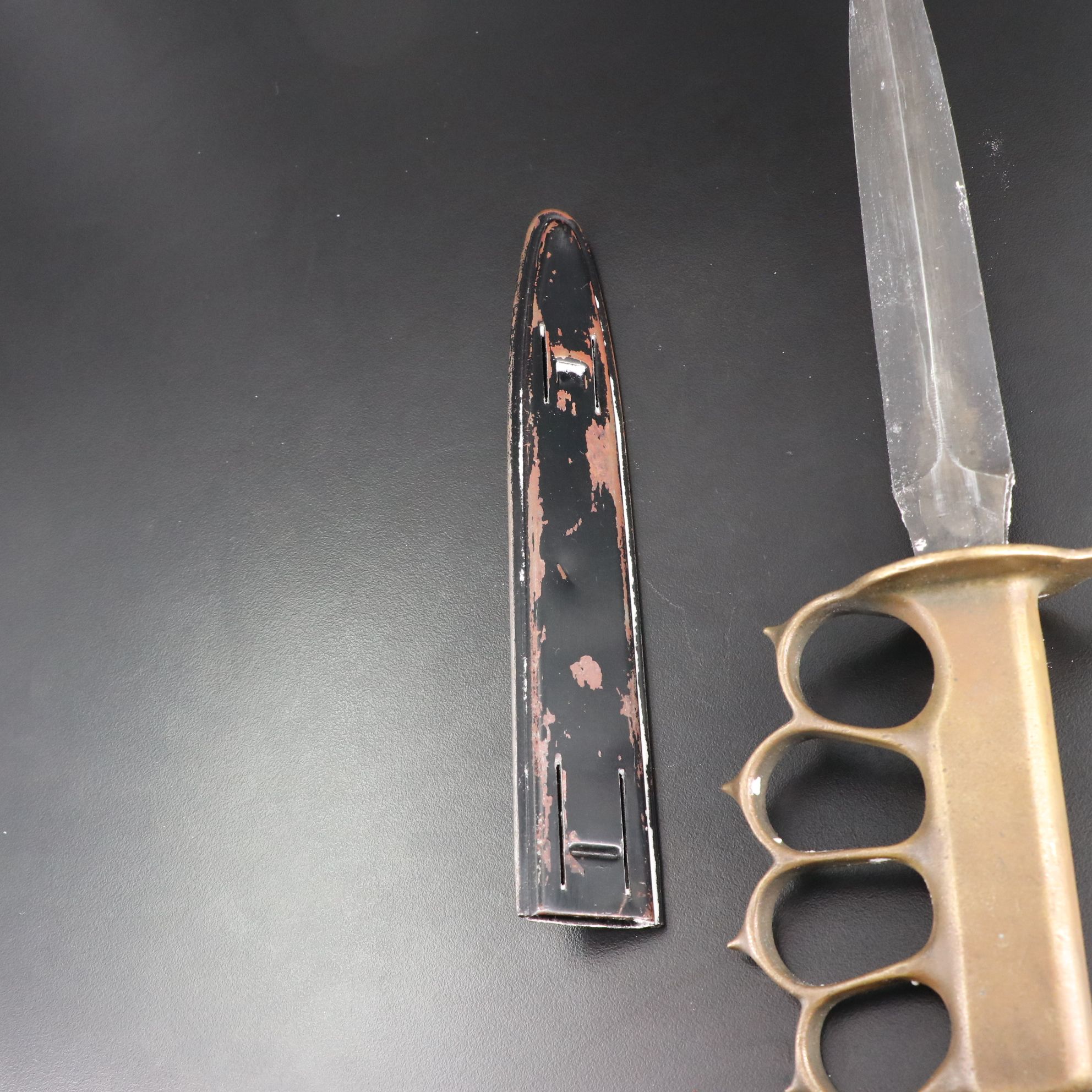 U.S. 1918 L.F-C 1918 Trench Knife