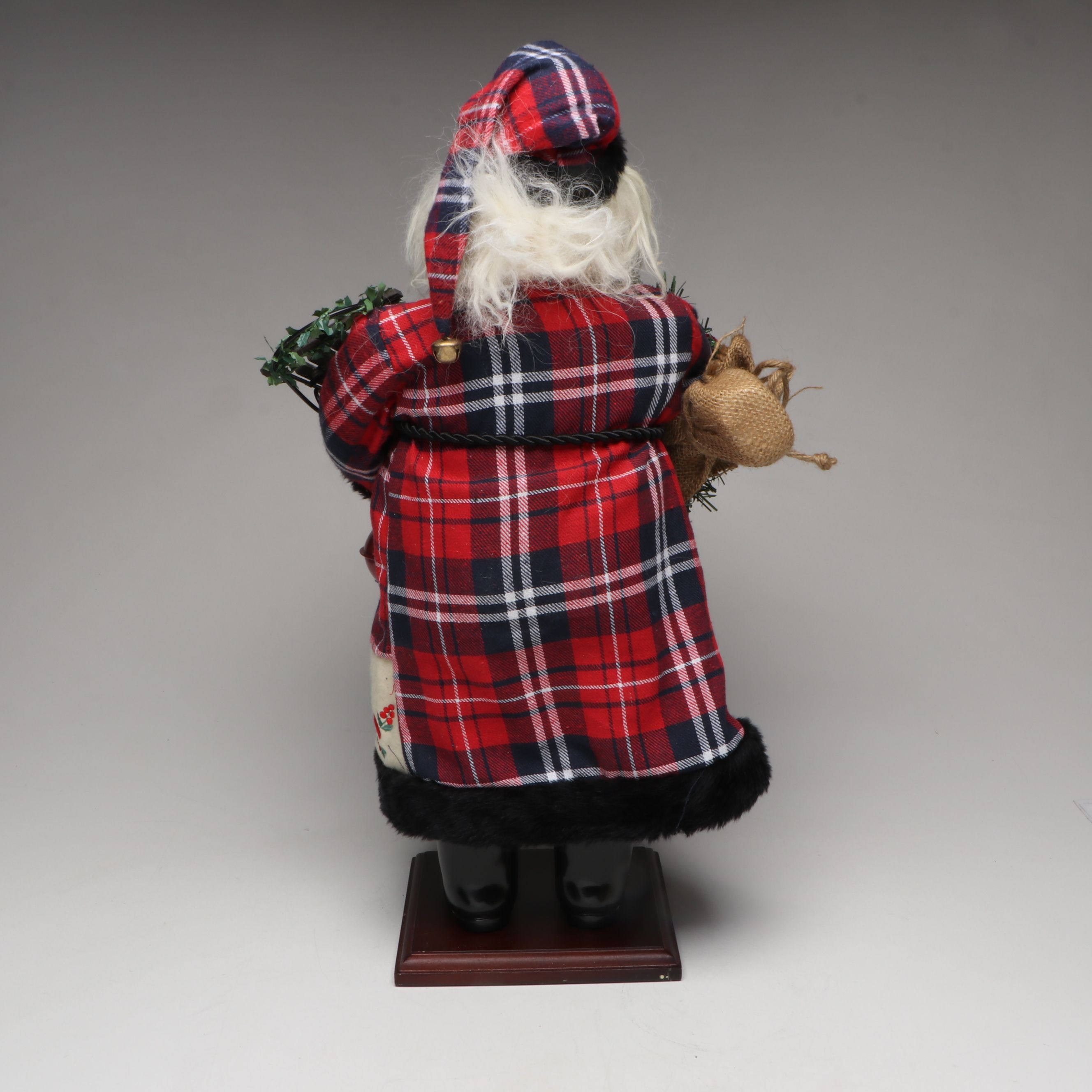 Plow & Hearth Christmas Woodland Santa
