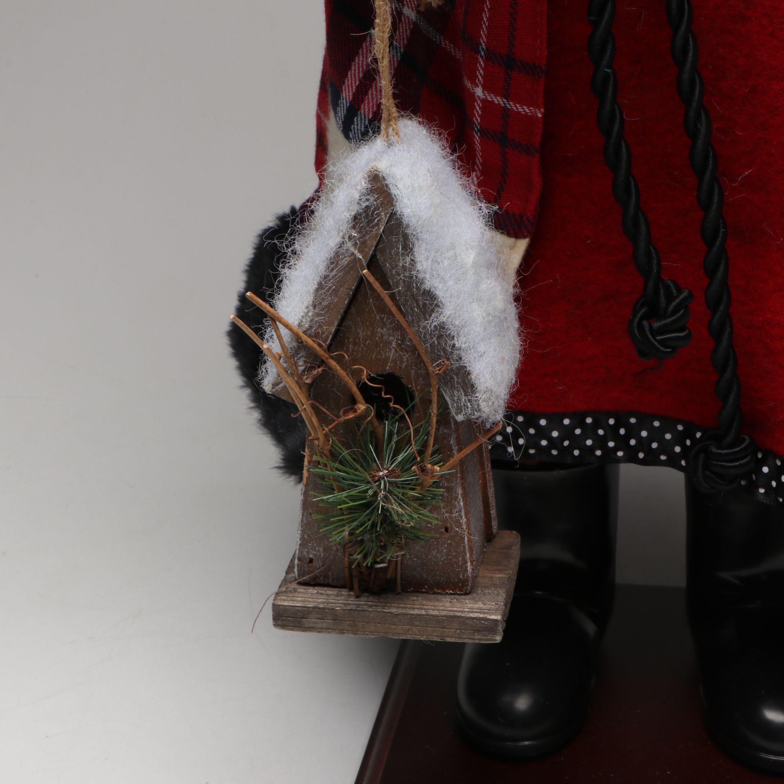 Plow & Hearth Christmas Woodland Santa