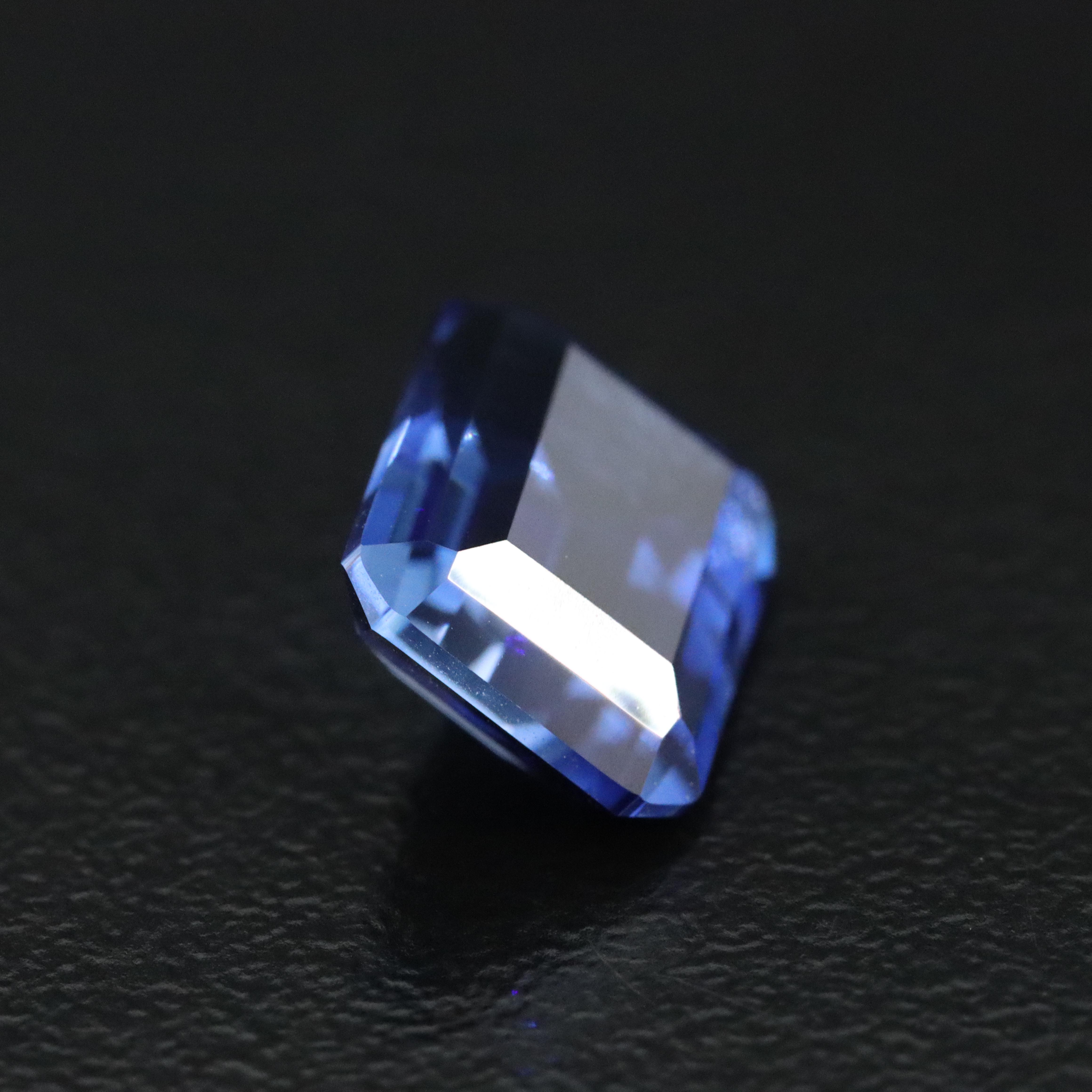 Loose 4.40 CT Lab Grown Sapphire
