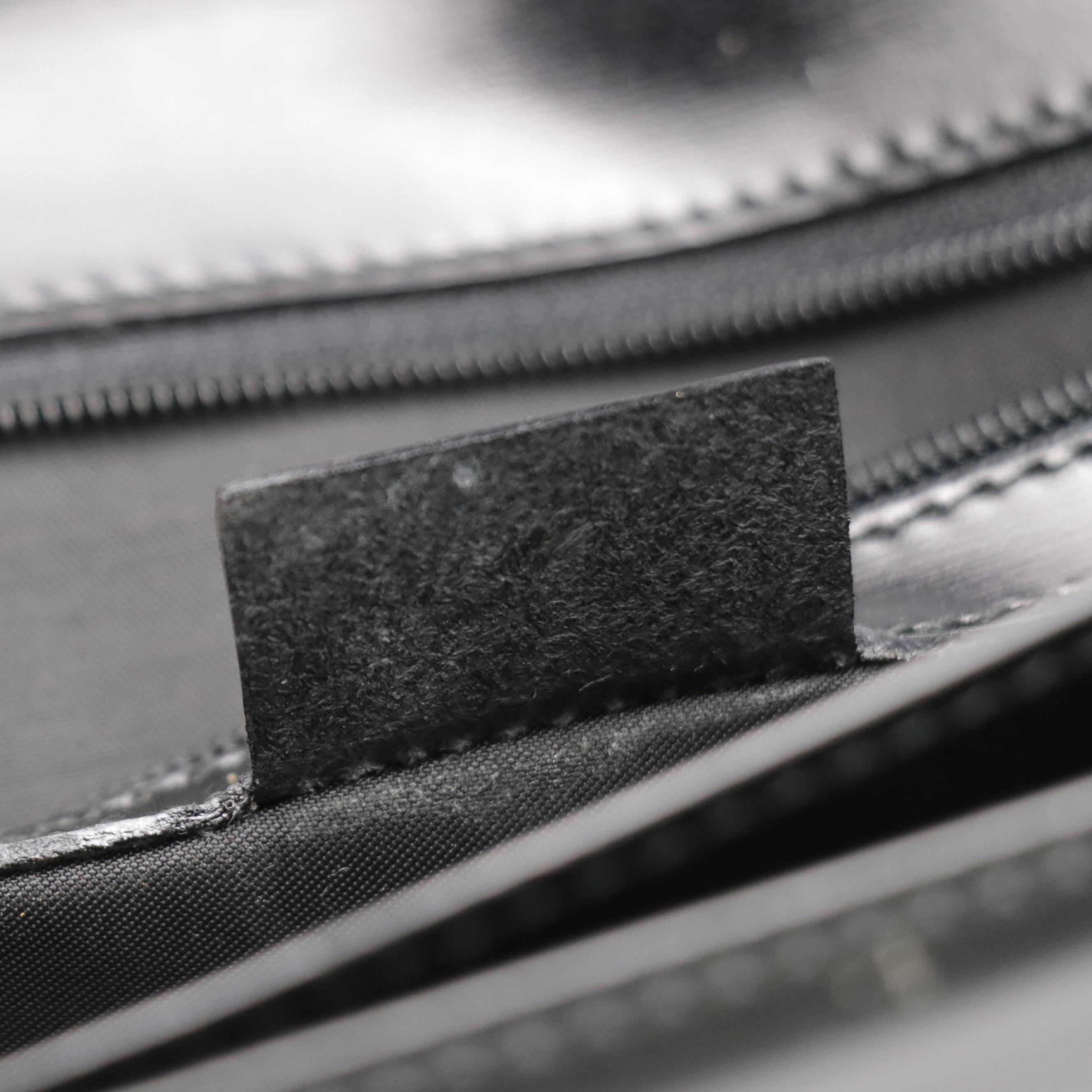 Gucci Front Flap Wristlet Clutch in Black Leather