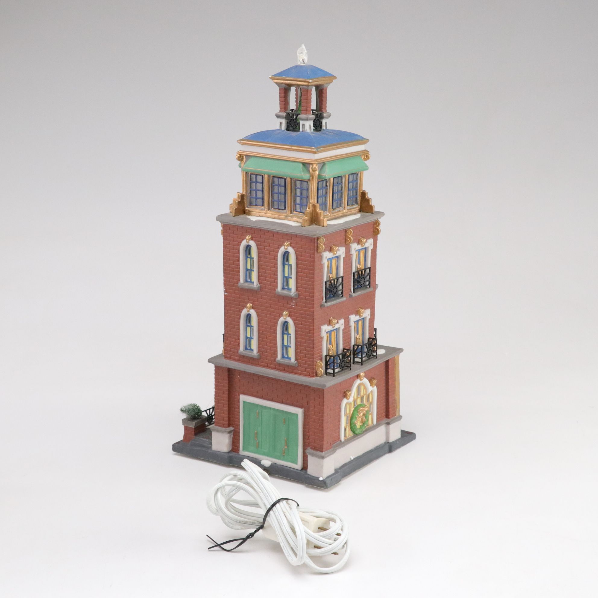 Dept. 56 "Kingsford's Brew House" and "Paramount Hotel" with More Village Houses