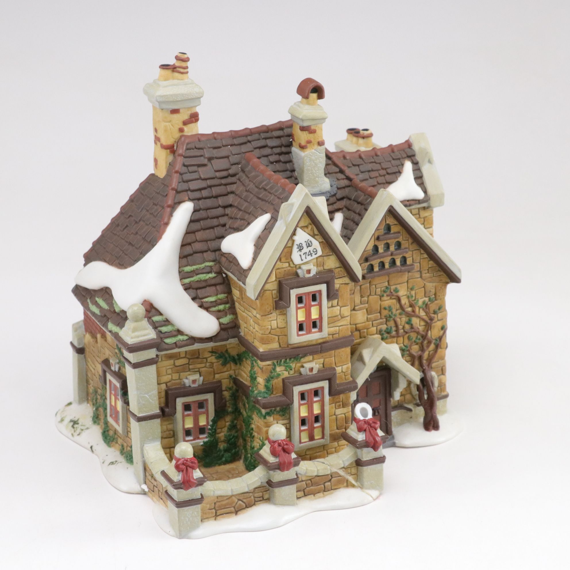 Dept. 56 "Kingsford's Brew House" and "Paramount Hotel" with More Village Houses