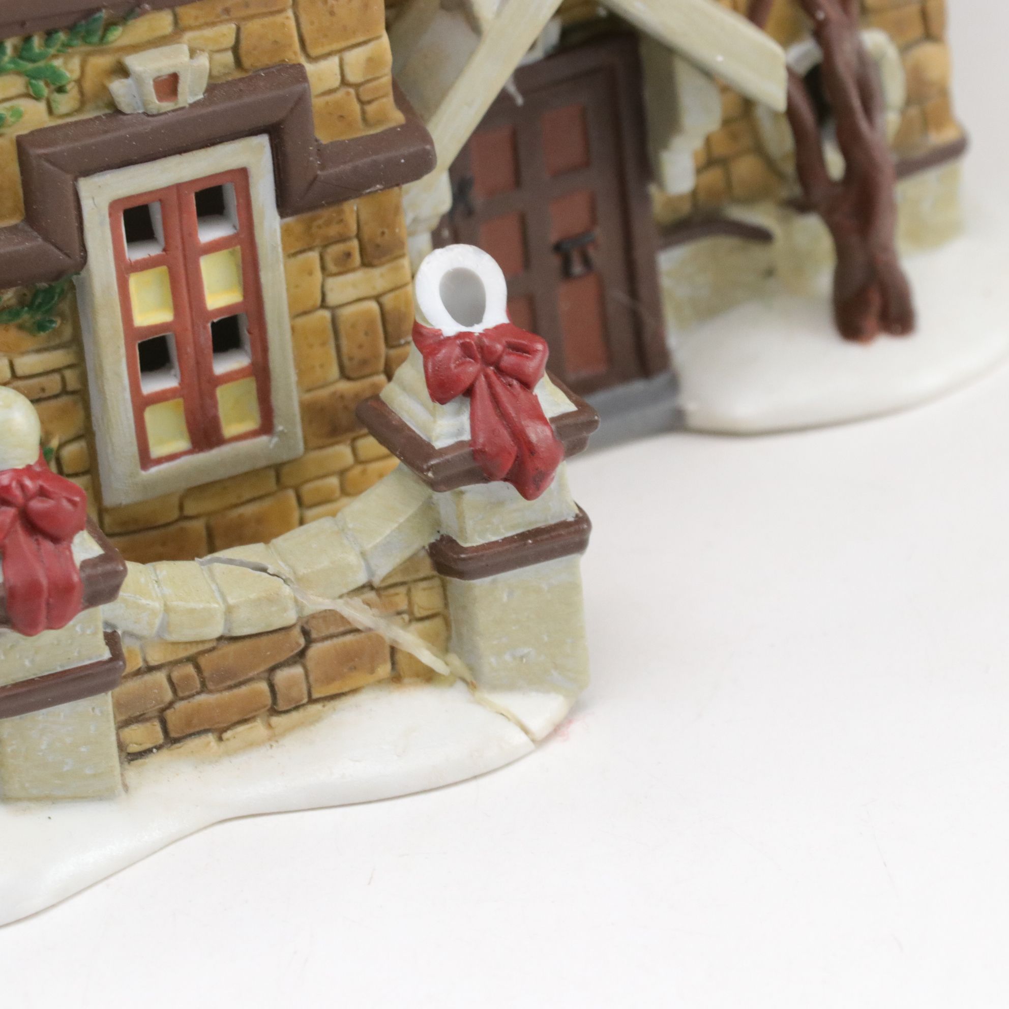 Dept. 56 "Kingsford's Brew House" and "Paramount Hotel" with More Village Houses