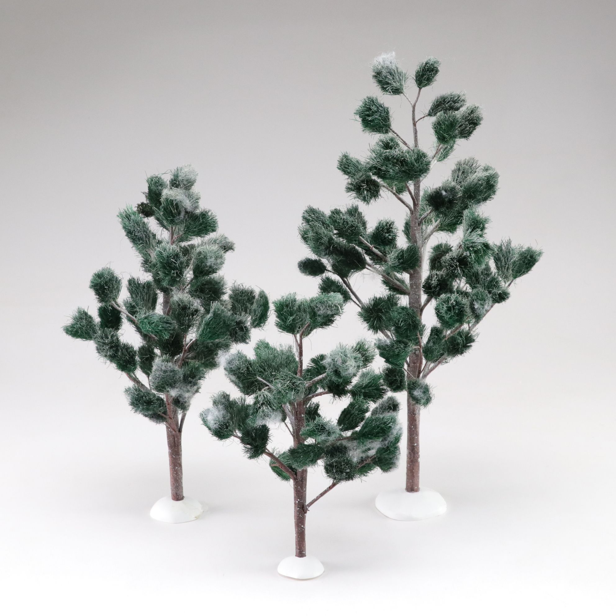 Dept. 56 "Kingsford's Brew House" and "Paramount Hotel" with More Village Houses