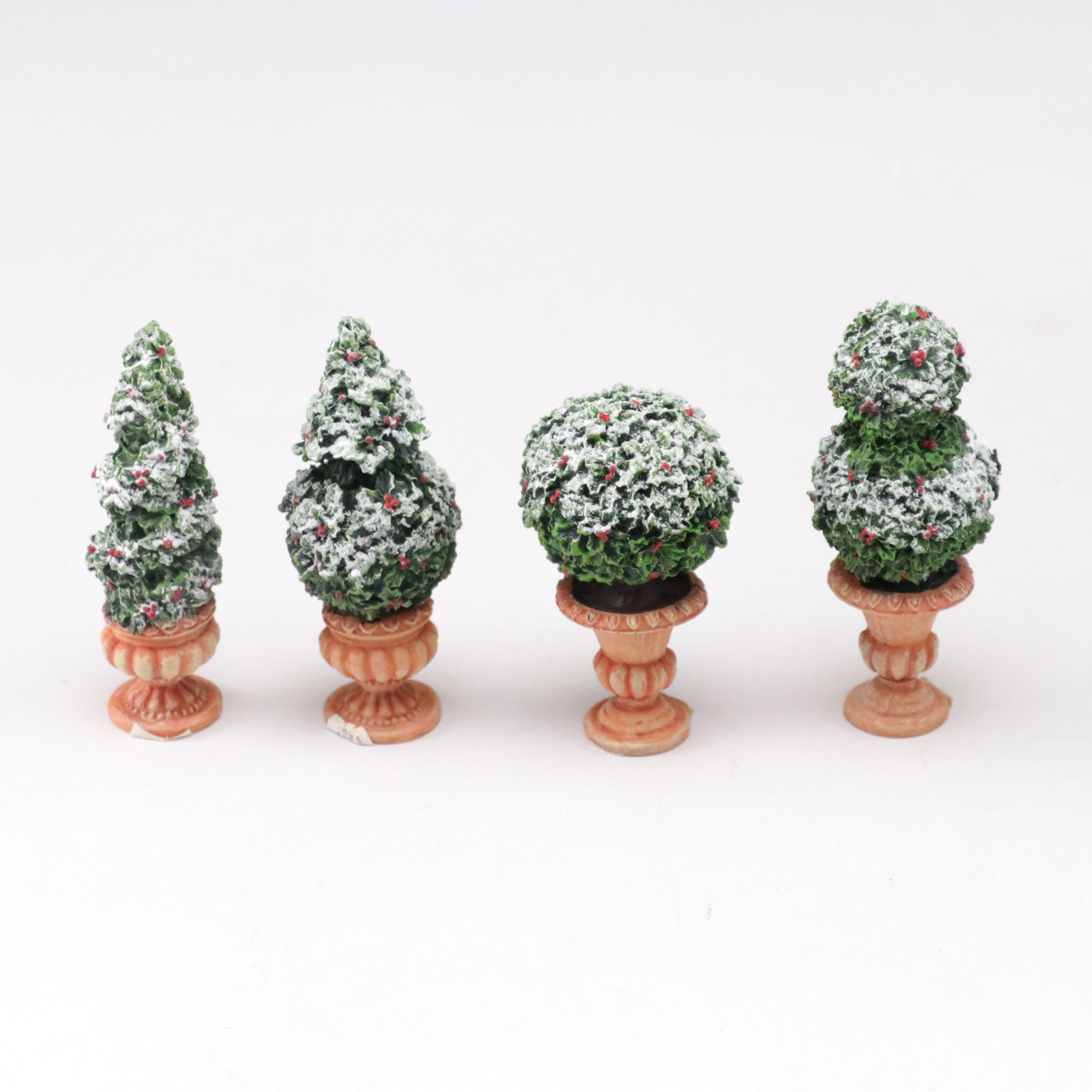 Dept. 56 "Kingsford's Brew House" and "Paramount Hotel" with More Village Houses