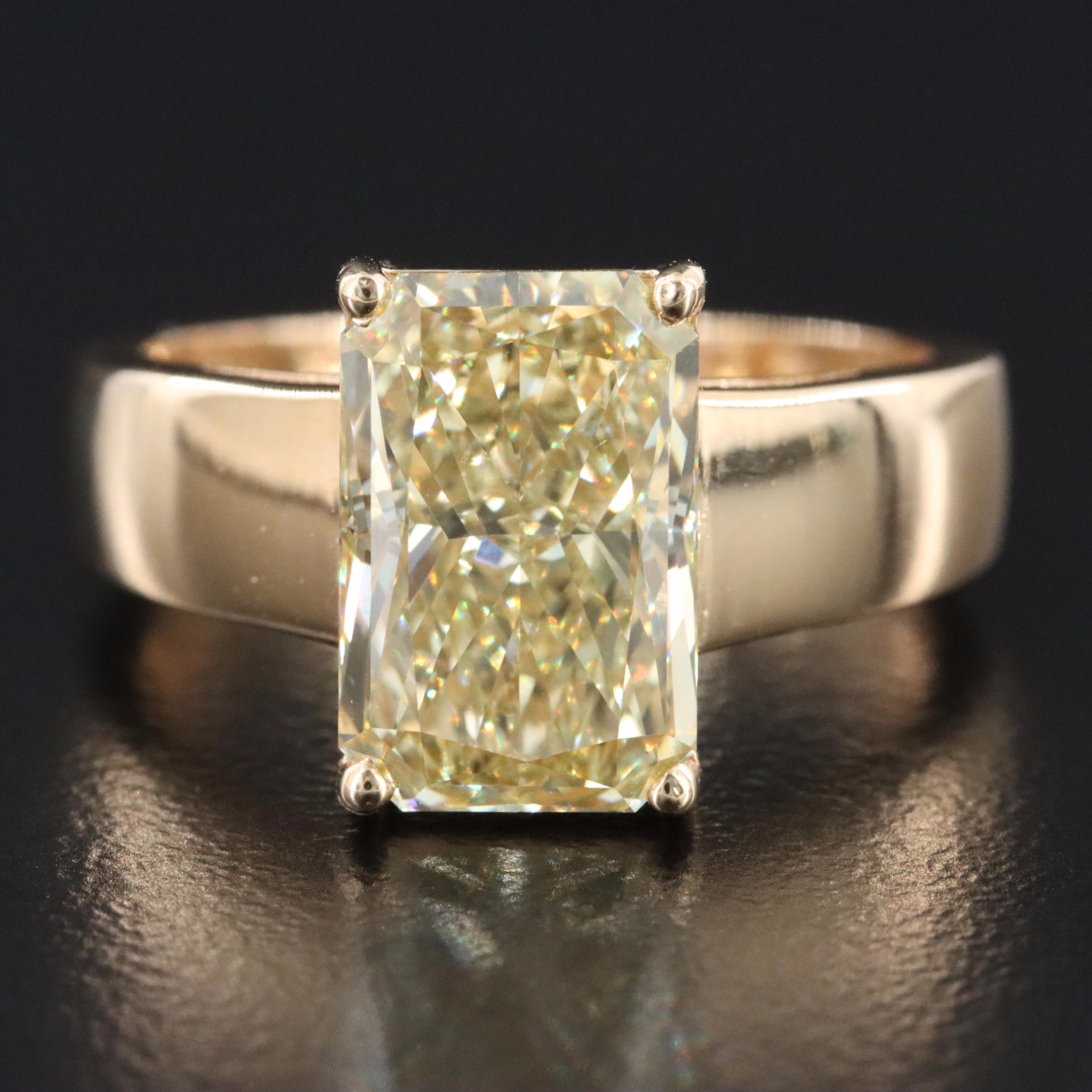 18K 3.55 CT Lab Grown Fancy Yellow Diamond Solitaire Ring with IGI Report