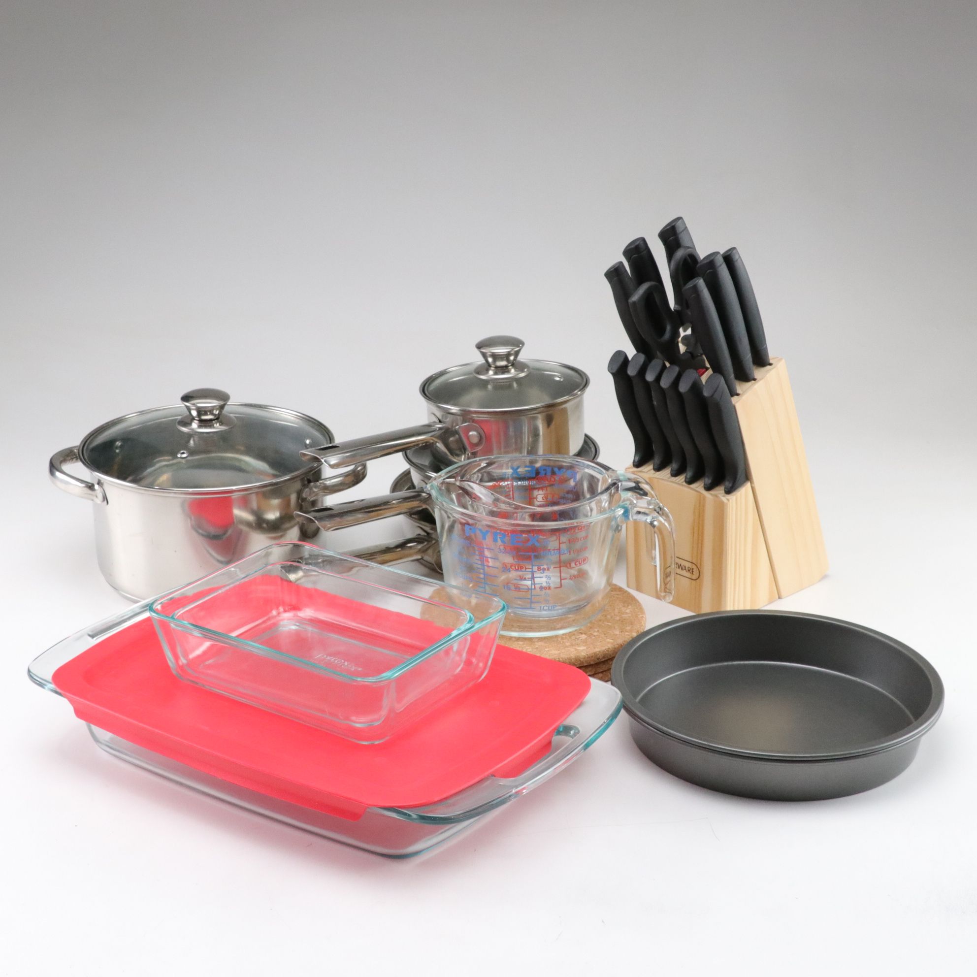 Pyrex Storage Containers, Knife Block Set & Other Kitchen Tools