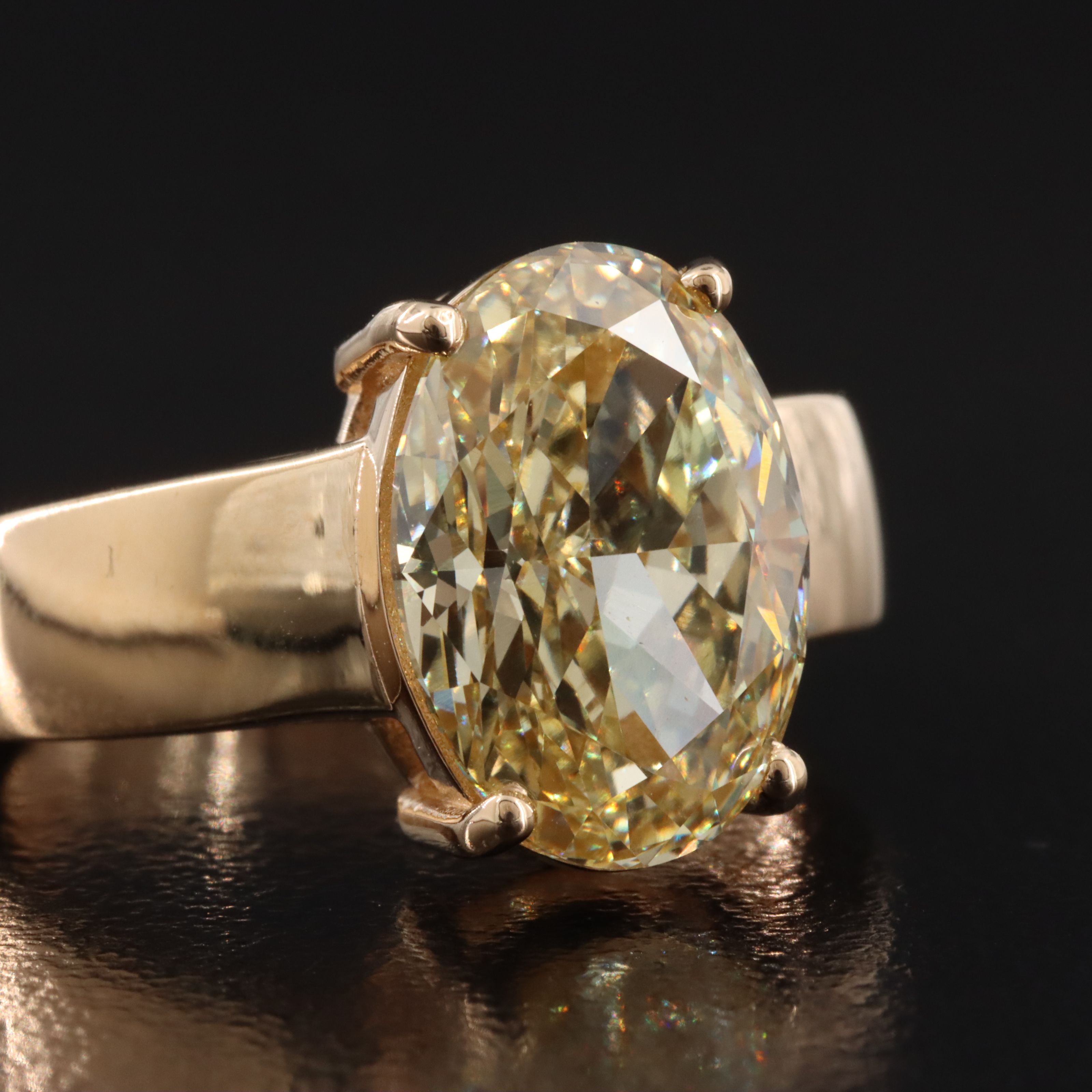 18K 4.22 CT Lab Grown Fancy Yellow Diamond Solitaire Ring with IGI Report
