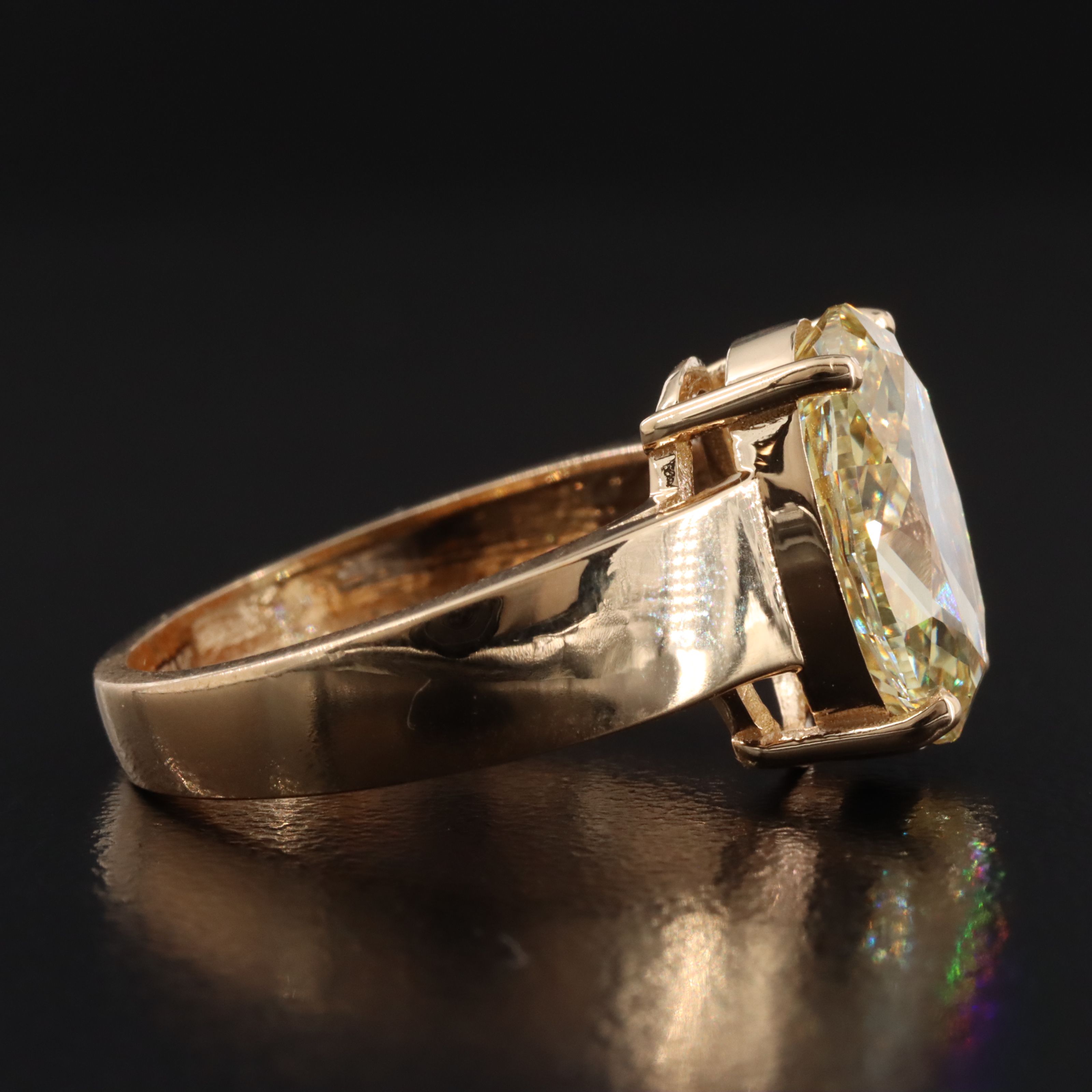 18K 4.22 CT Lab Grown Fancy Yellow Diamond Solitaire Ring with IGI Report