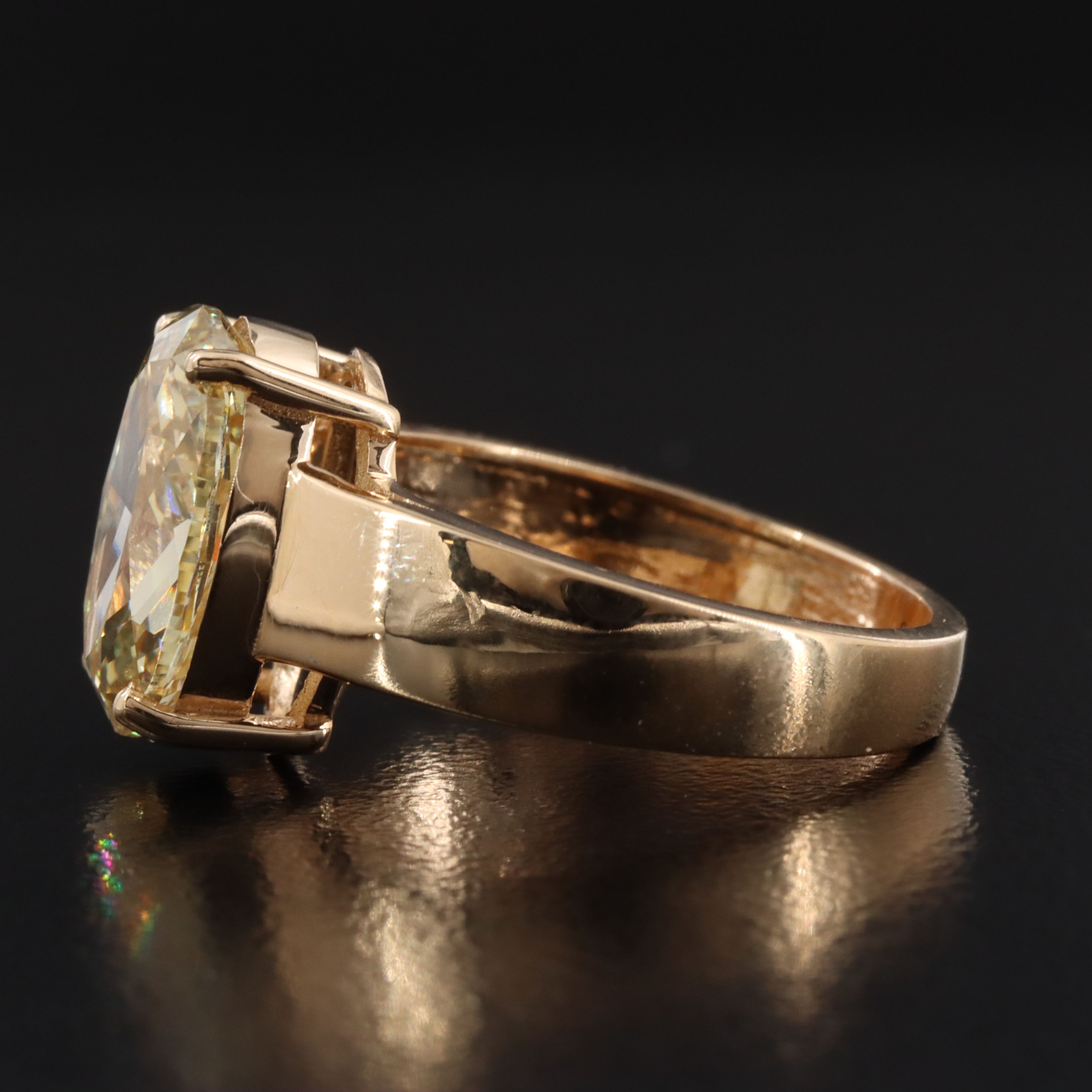 18K 4.22 CT Lab Grown Fancy Yellow Diamond Solitaire Ring with IGI Report