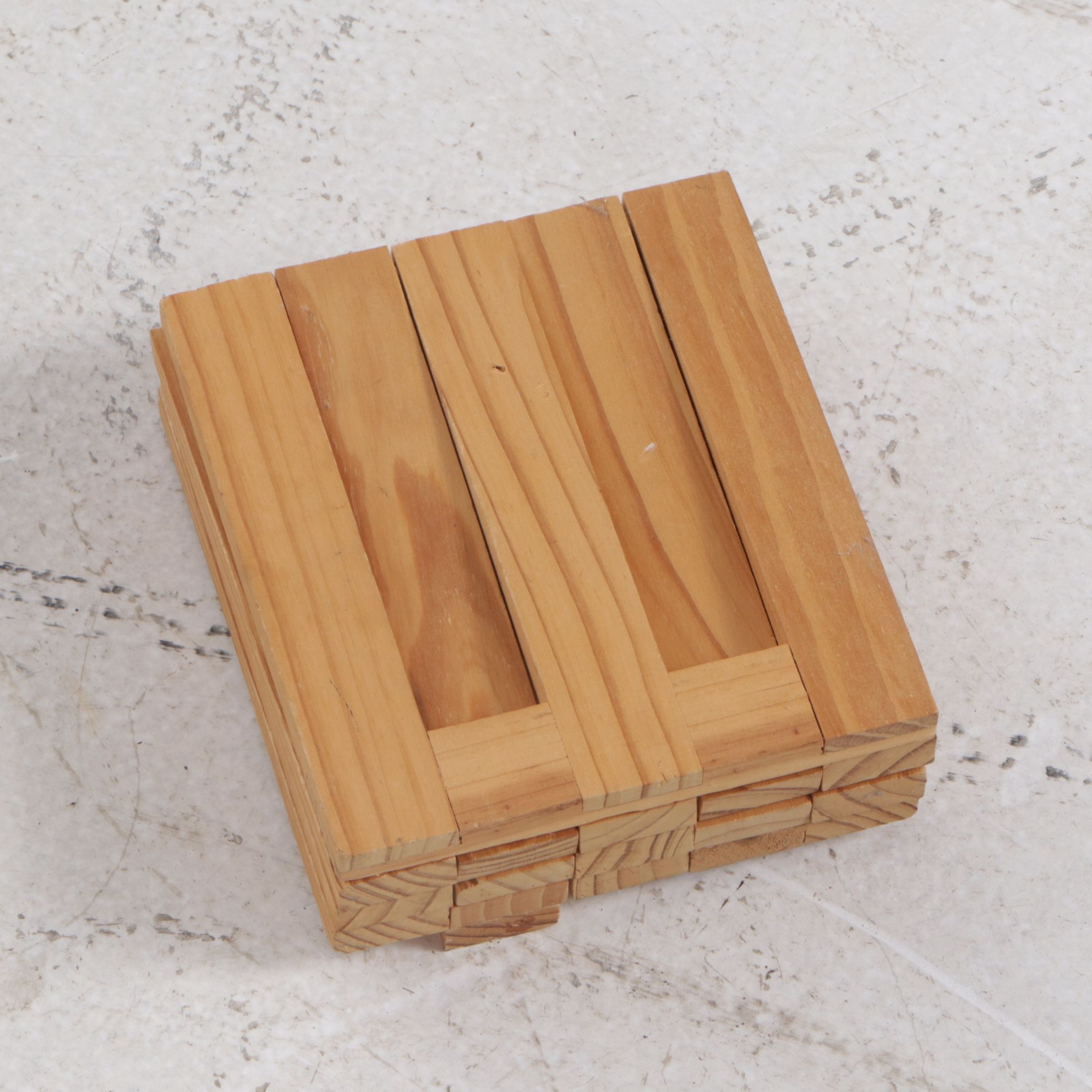 Breyer Traditional Deluxe Wooden Horse Barn with Stablemates Horses