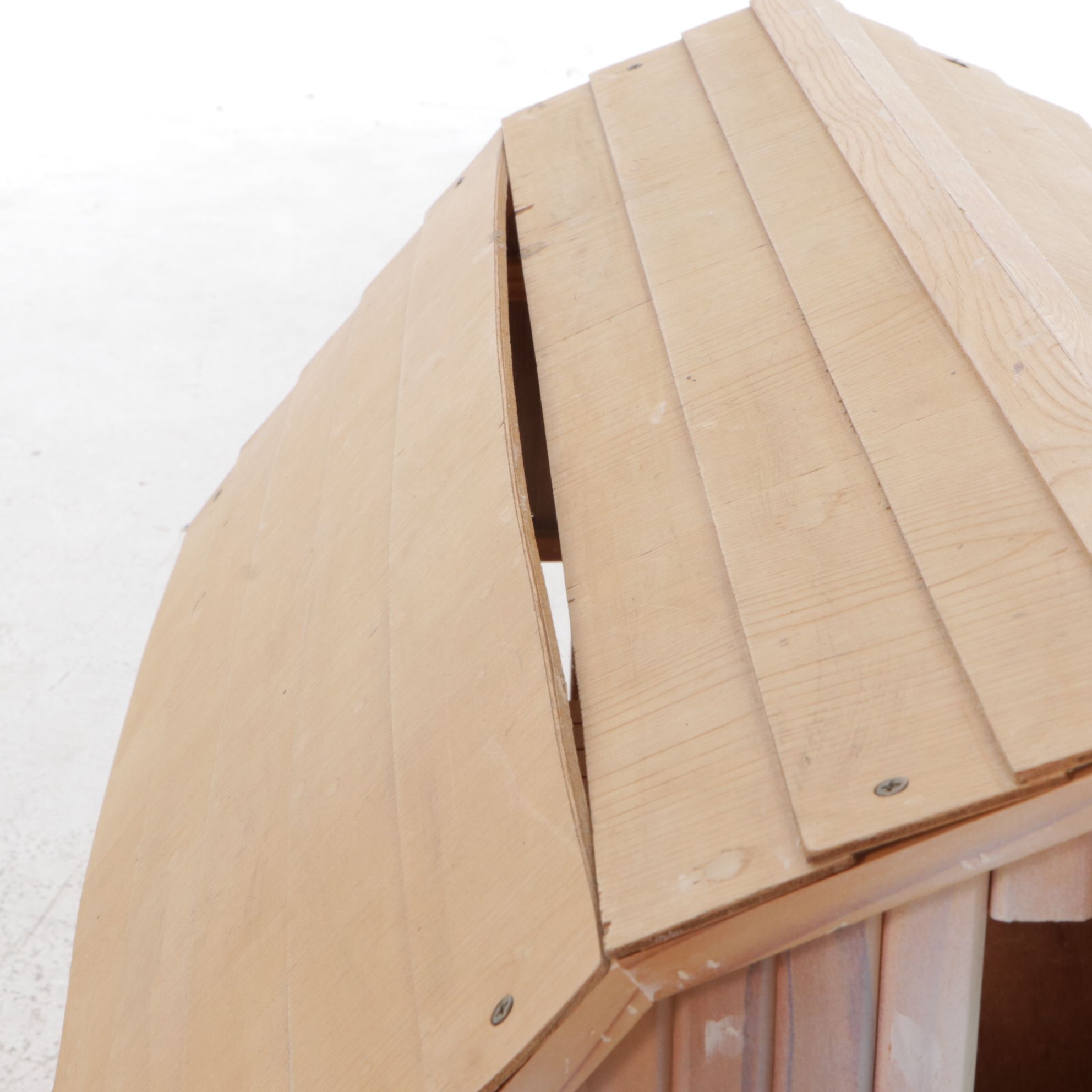 Breyer Traditional Deluxe Wooden Horse Barn with Stablemates Horses