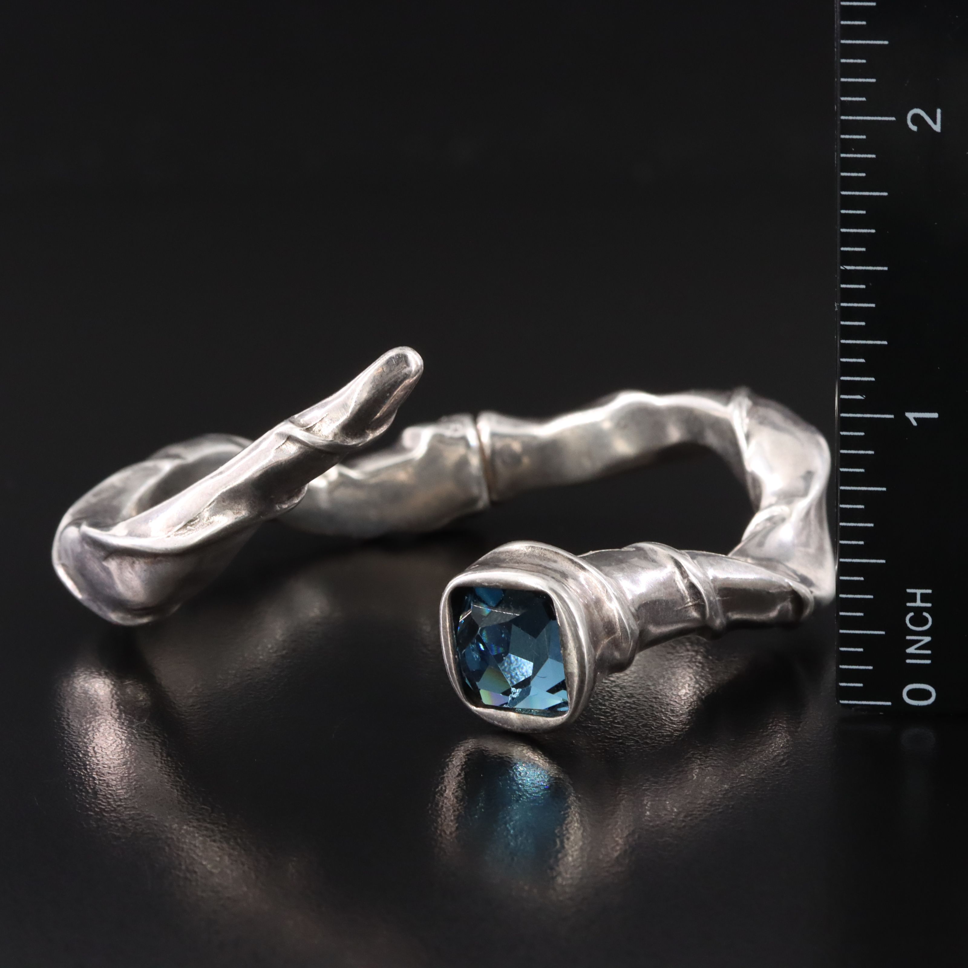 UNOde50 Crystal Twist Bracelet