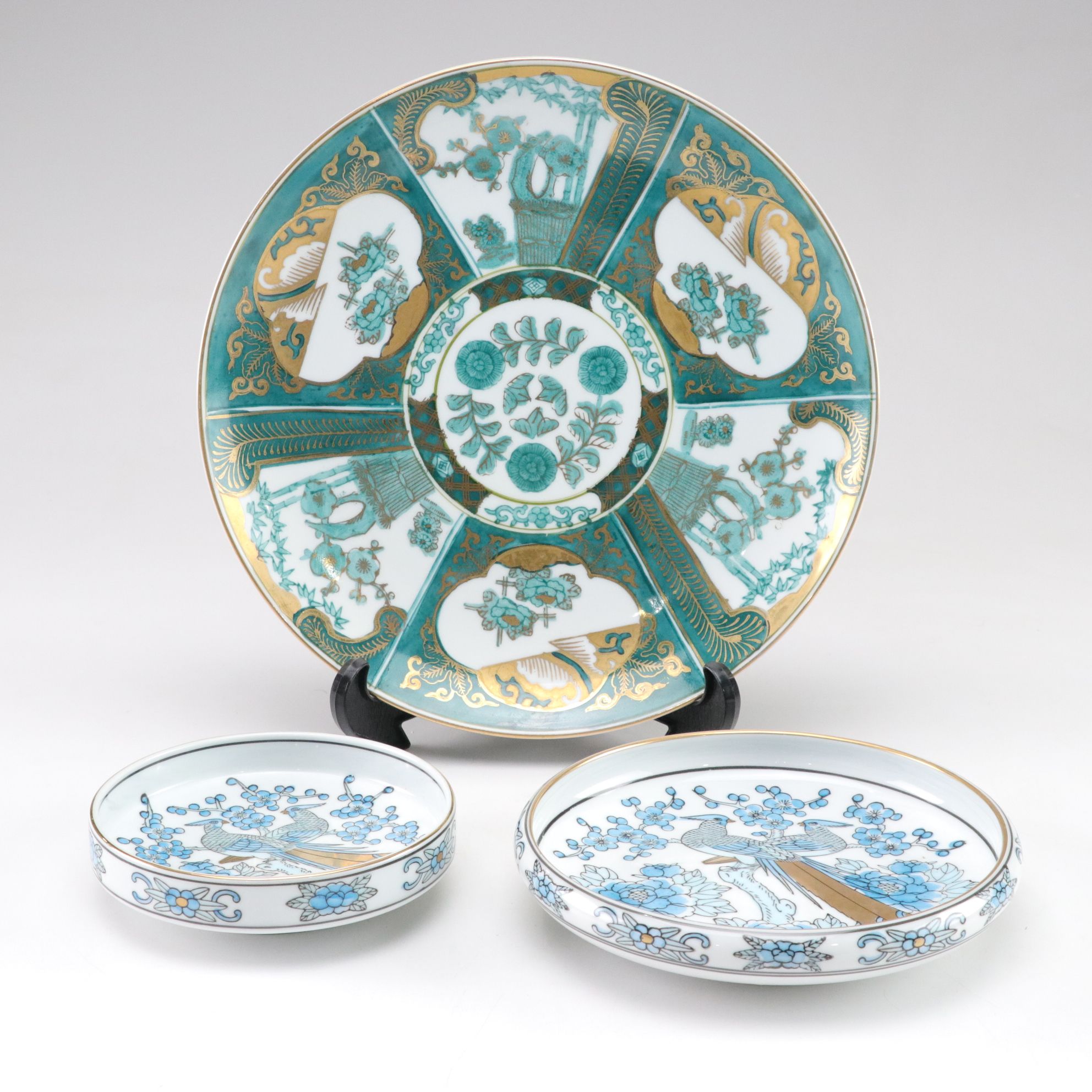 Japanese Gold Imari Hand-Painted Porcelain Plates with Display Stand