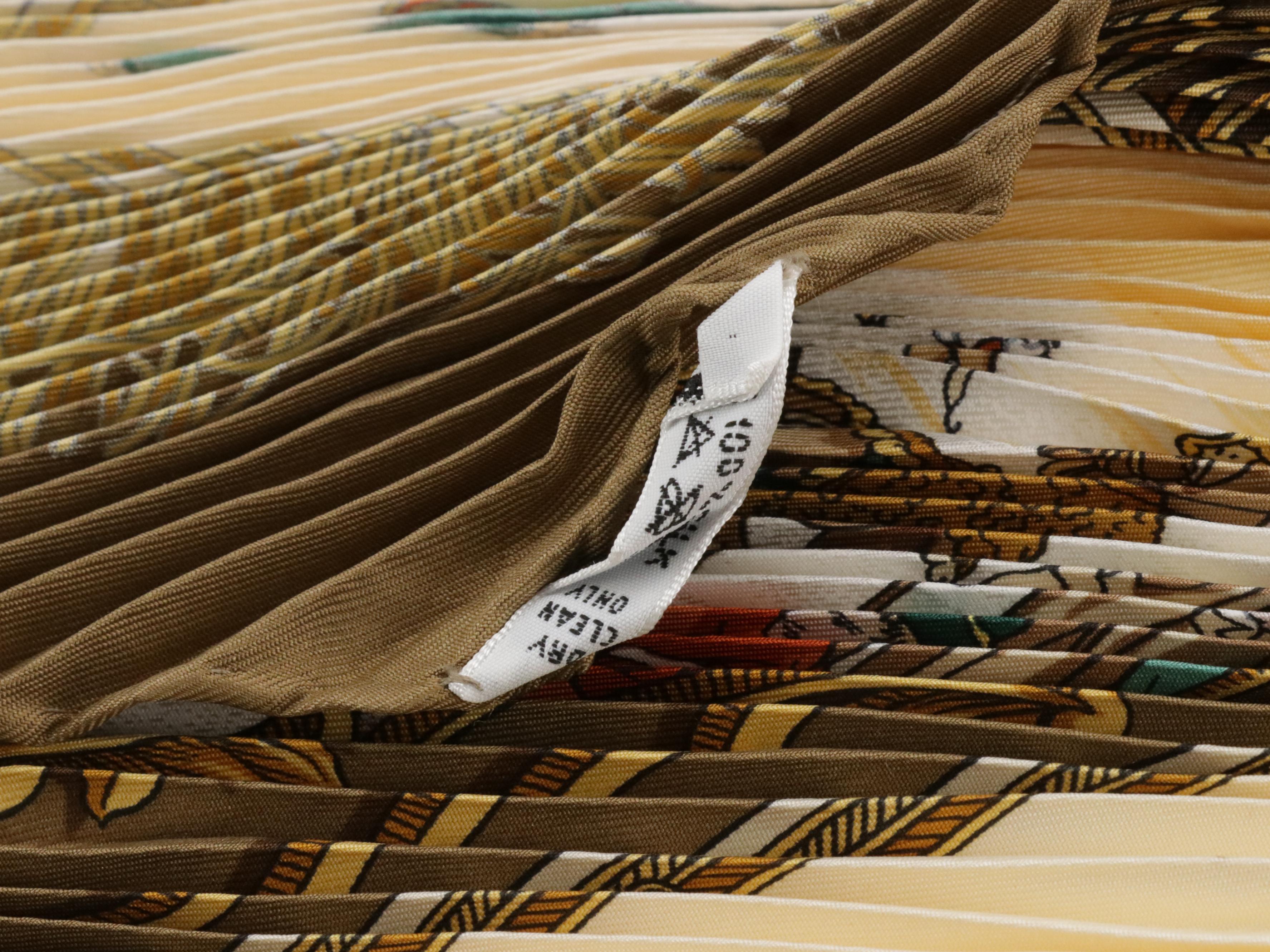 Hermès "Les Plaisirs du Froid" Plissé Scarf 90 in Silk Twill with Box