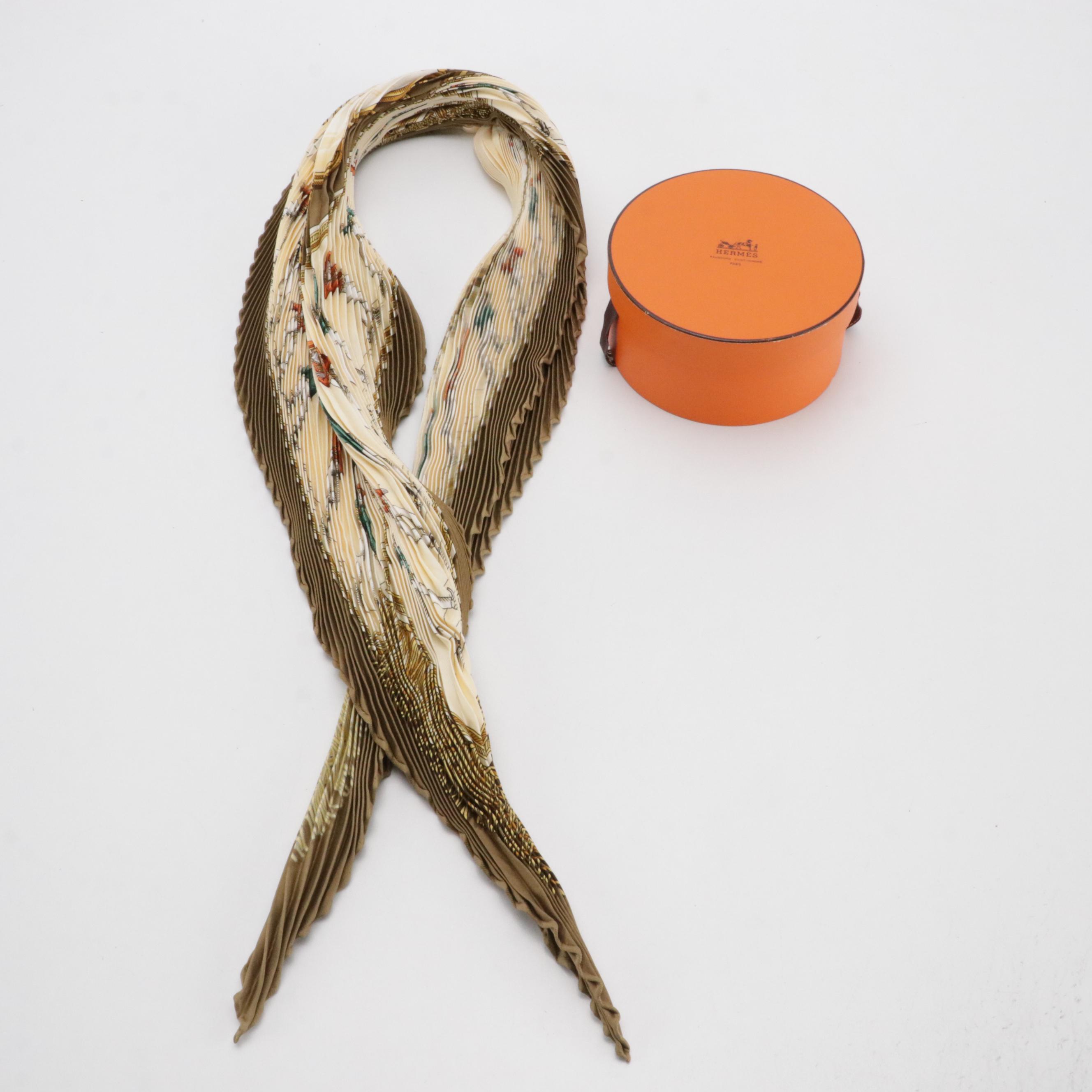 Hermès "Les Plaisirs du Froid" Plissé Scarf 90 in Silk Twill with Box