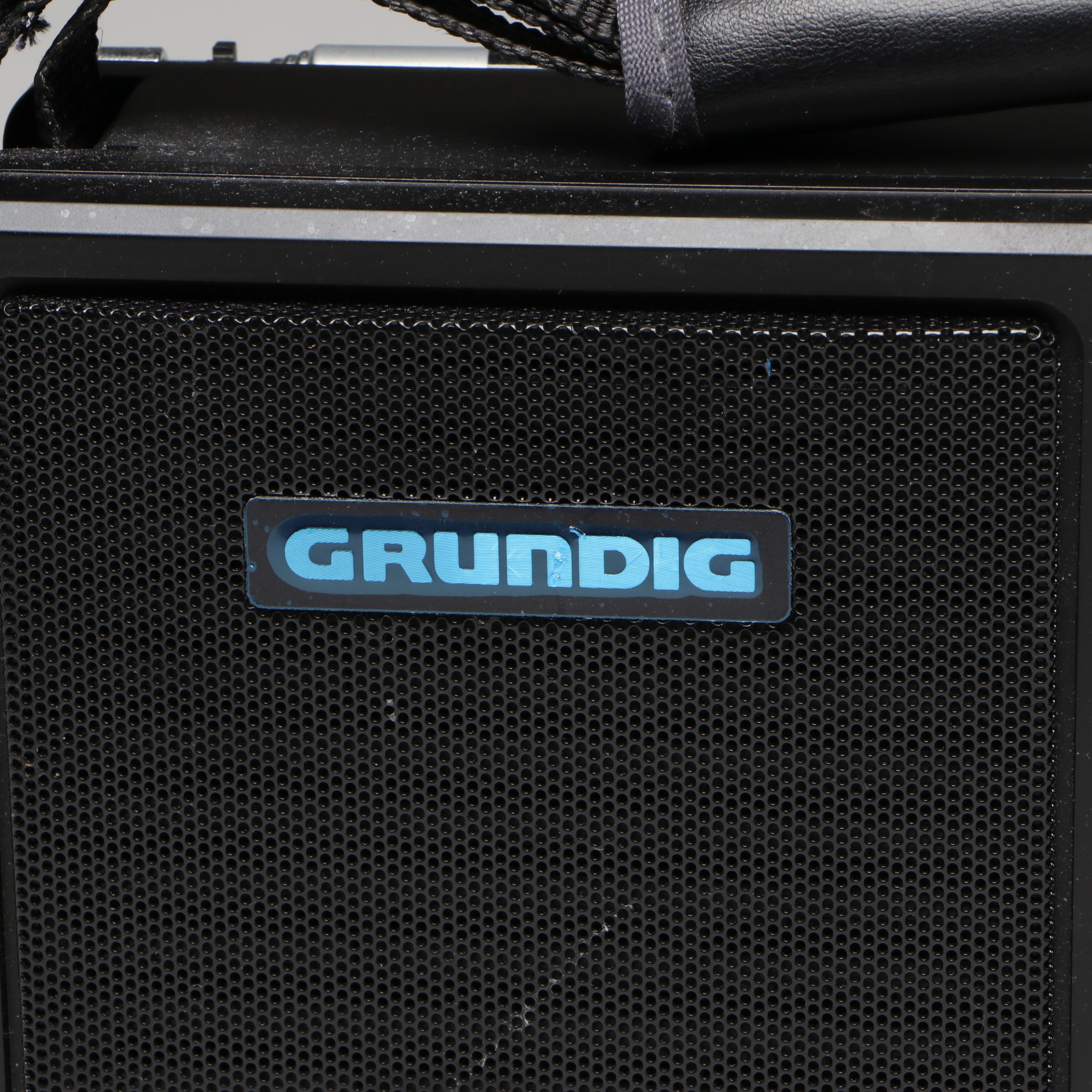 Pair of Bose 151 SE Speakers with Grundig S450DLX Field Radio