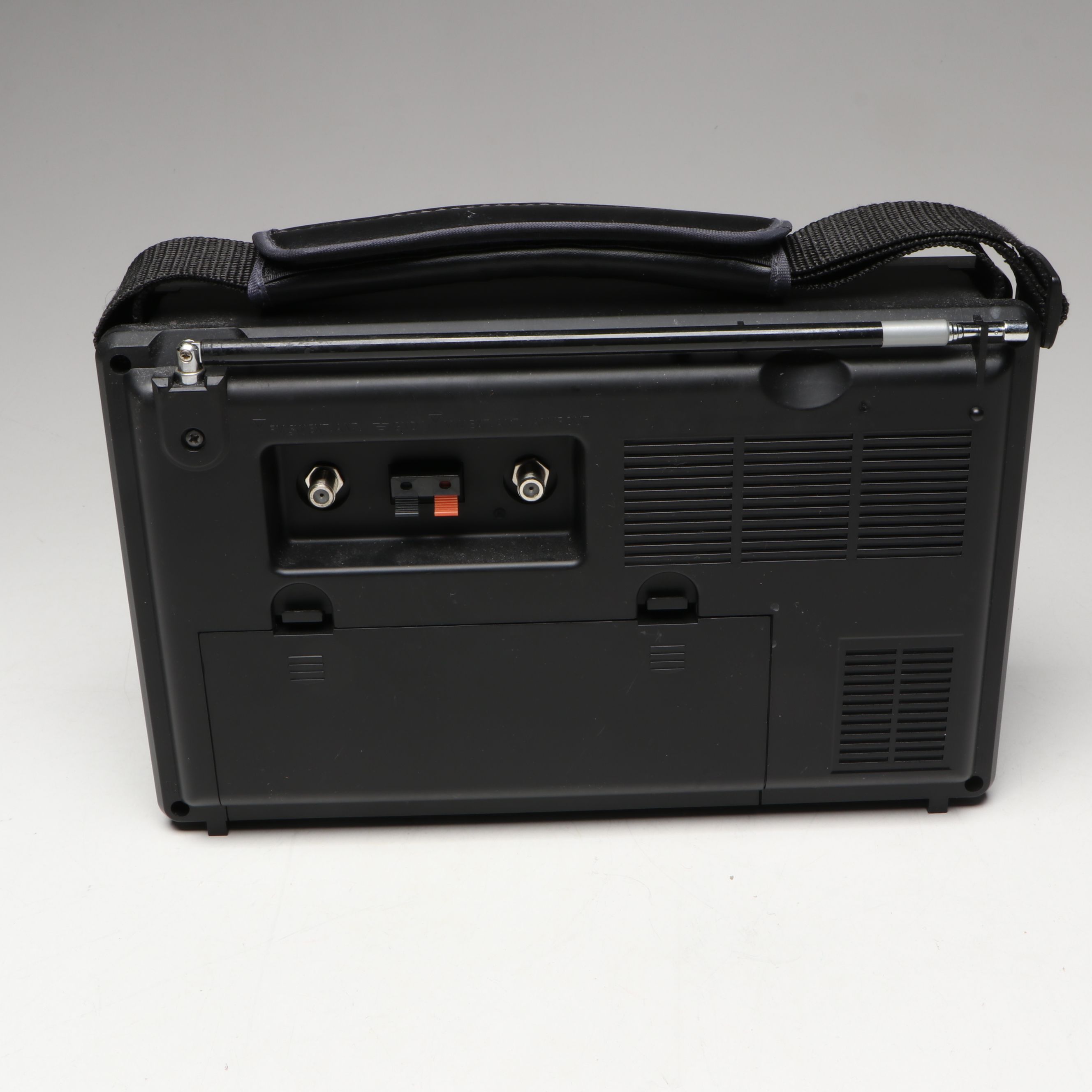 Pair of Bose 151 SE Speakers with Grundig S450DLX Field Radio