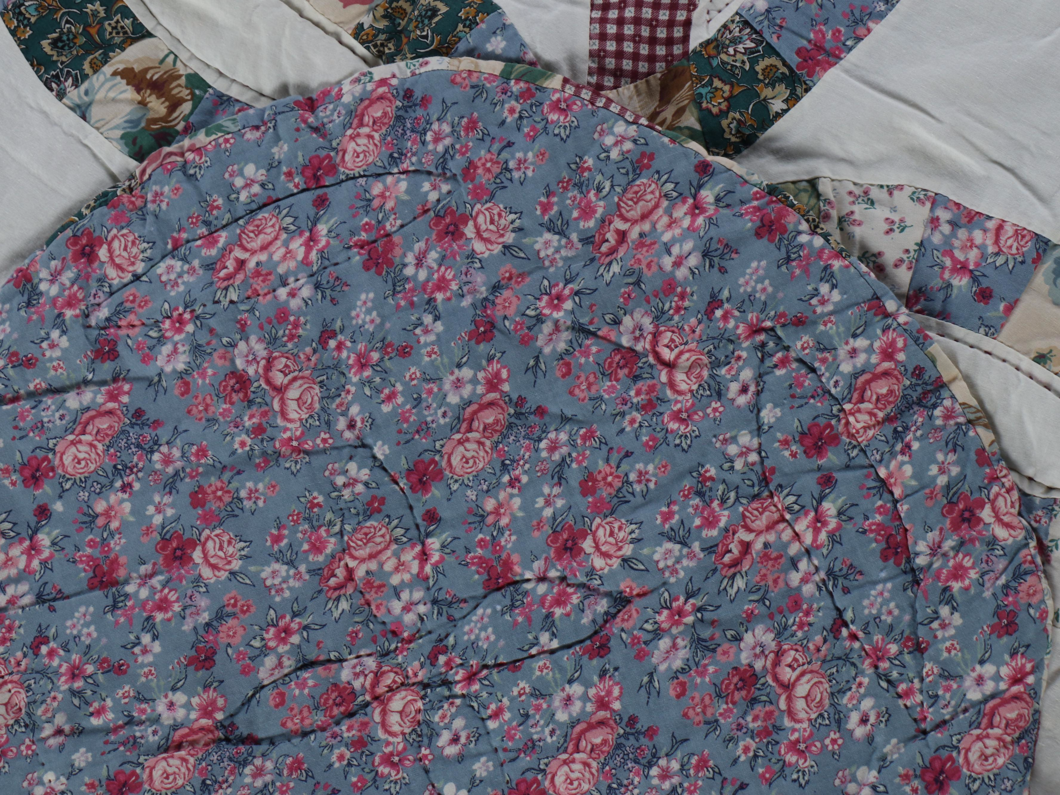 Hand-Pieced "Double Wedding Ring" Cotton Quilt