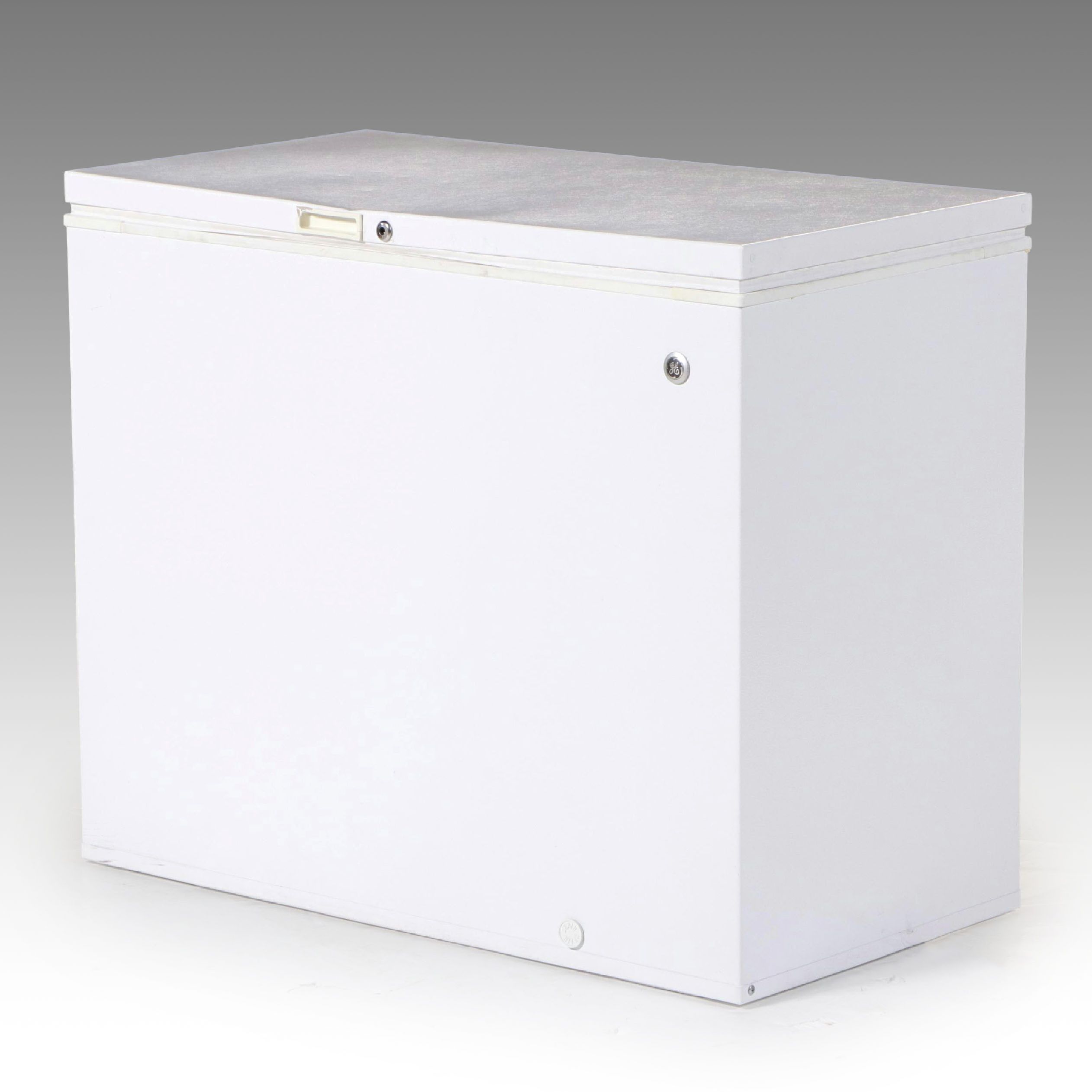 GE White Freestanding Chest Freezer