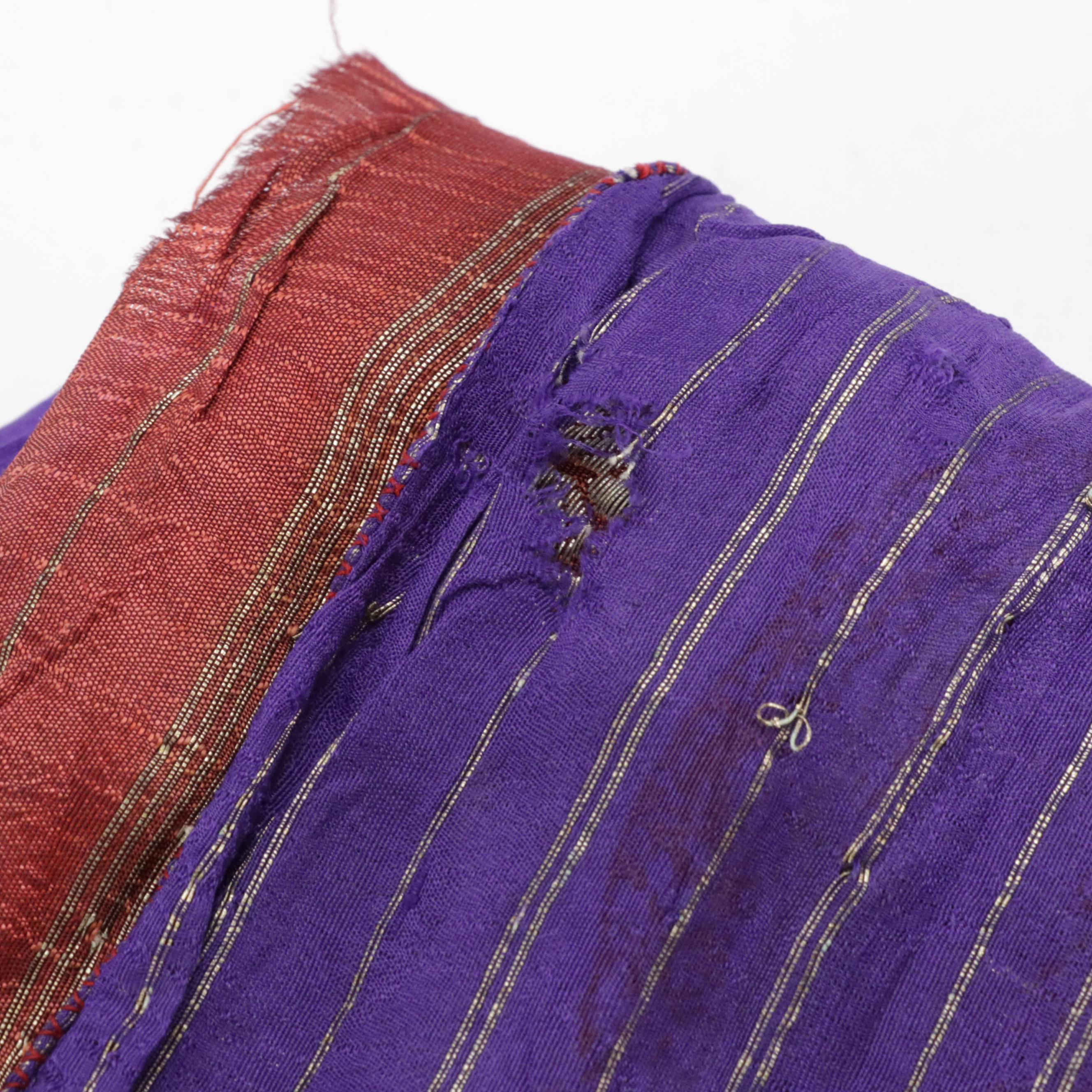 Traditional Dupatta Scarf in Hand-Woven Silk with Metallic Embroidery