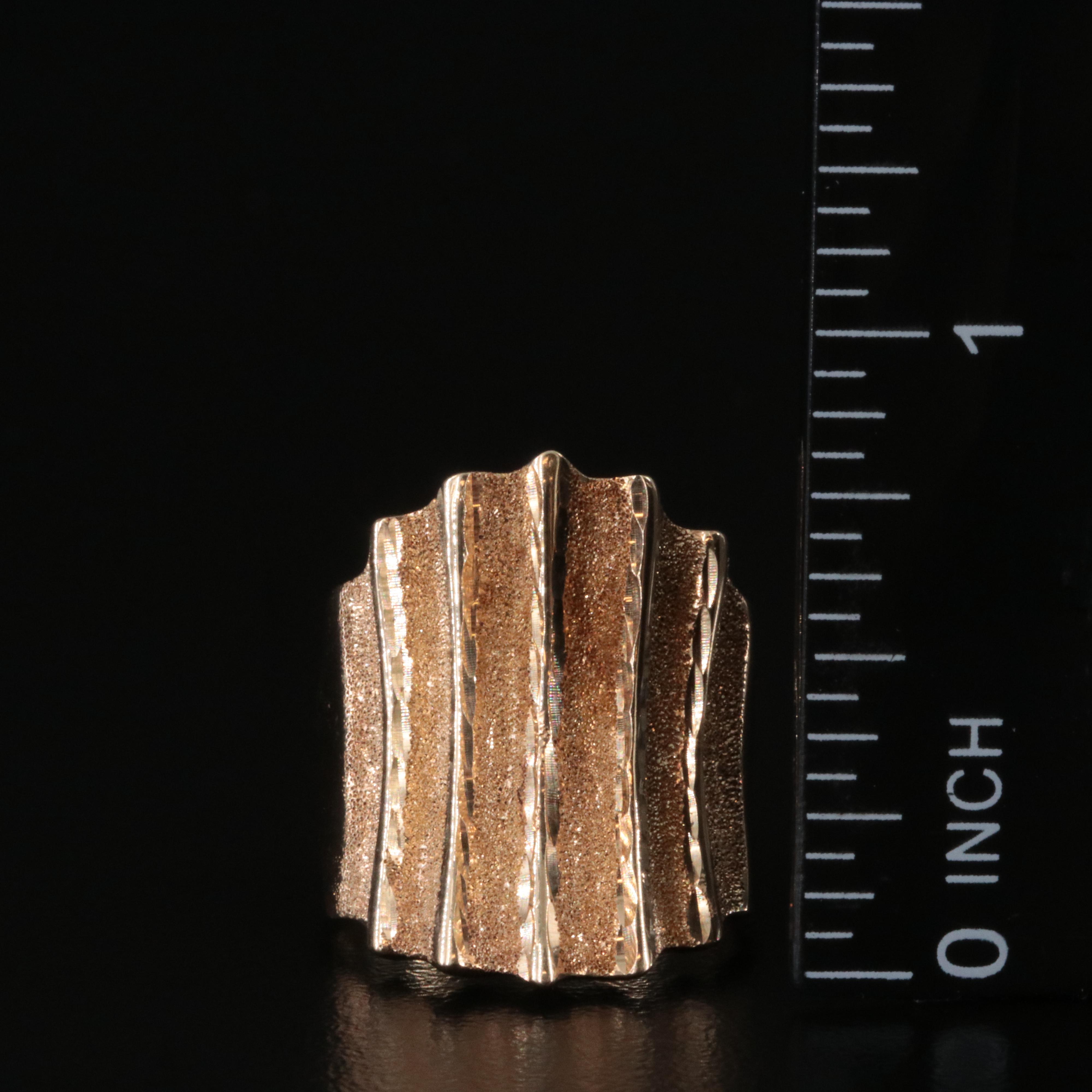 10K Fluted Ring with Diamond-Cut Design