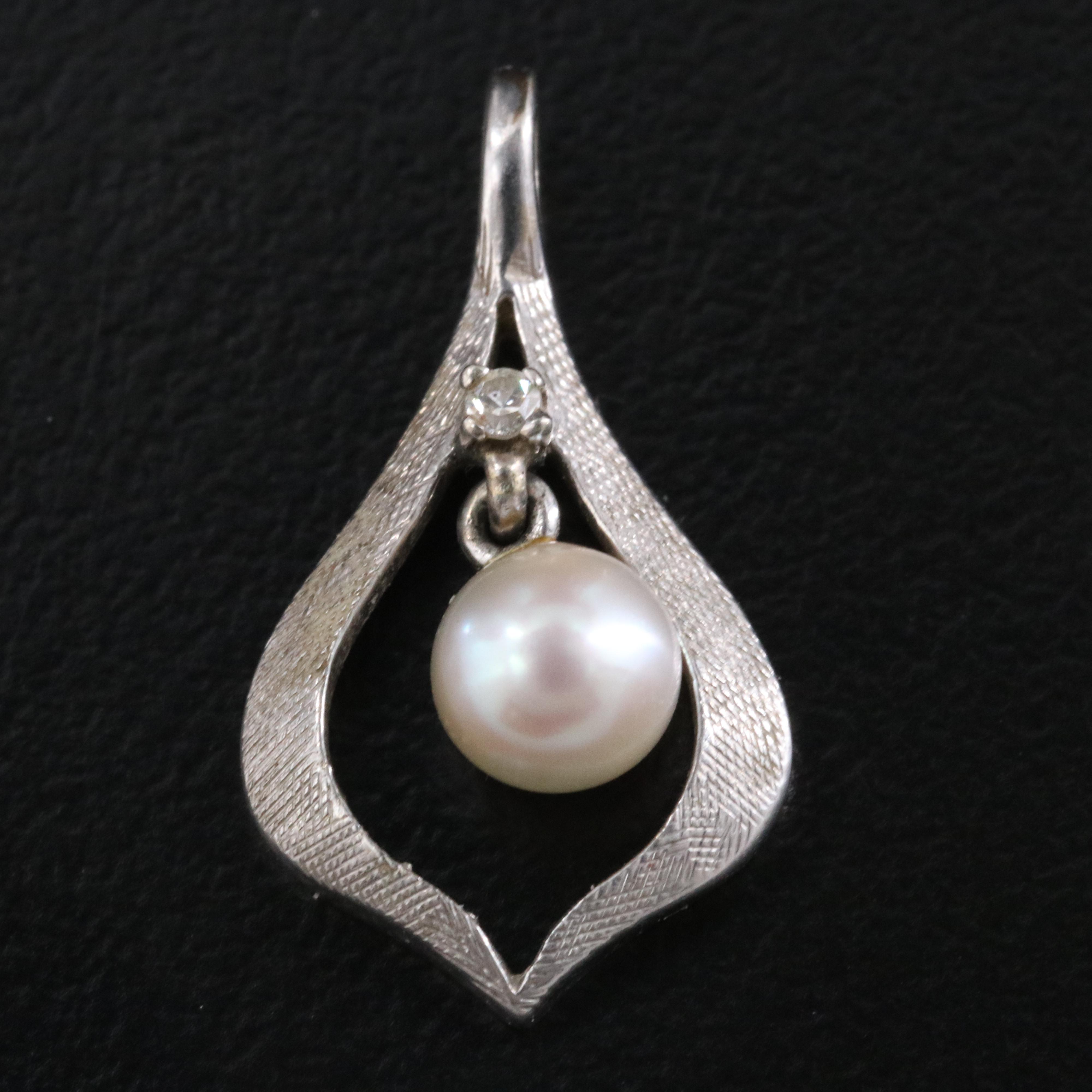 Vintage 14K Pearl and Diamond with Oval Diamond Accented Pendant
