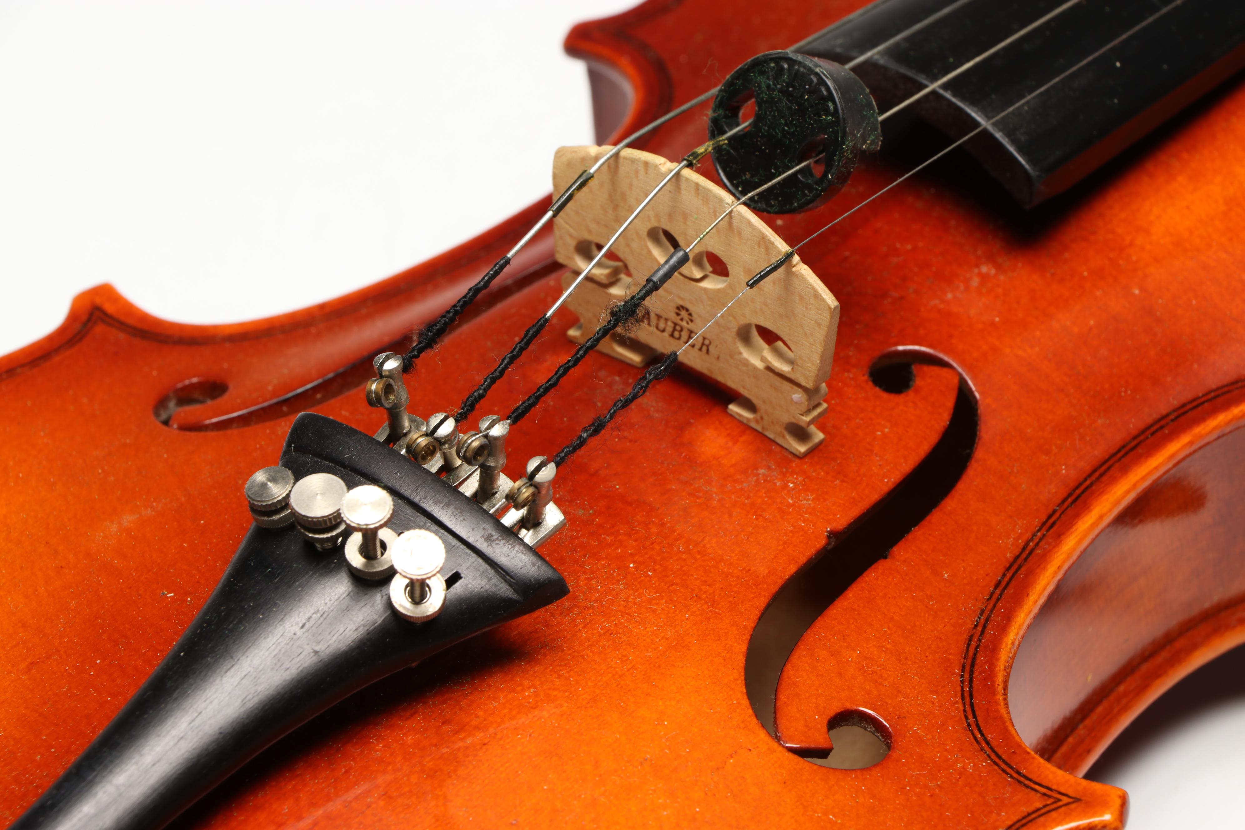 Heinrich Schultz 3/4 Violin and Bow with Tolex Hardside Case