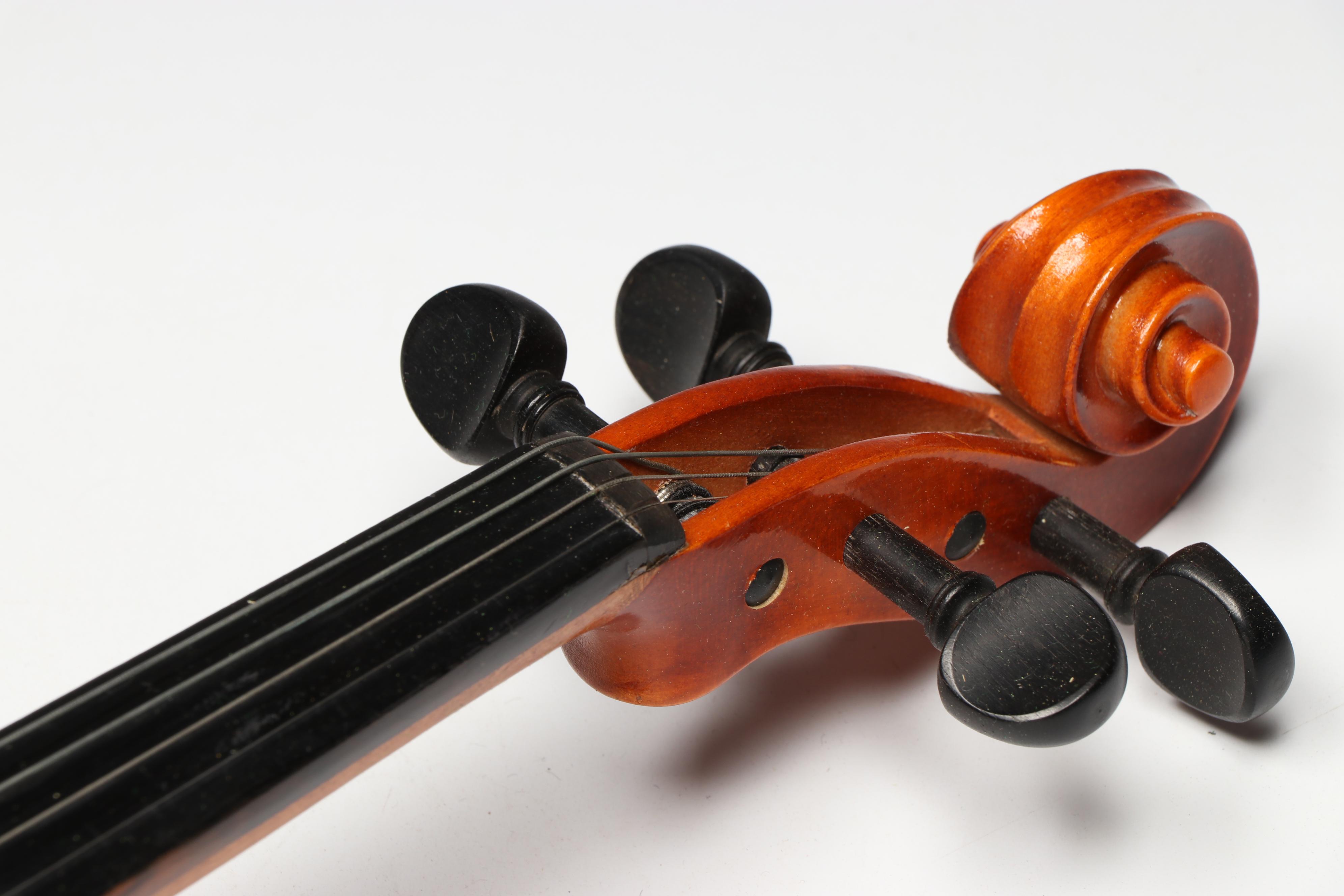 Heinrich Schultz 3/4 Violin and Bow with Tolex Hardside Case