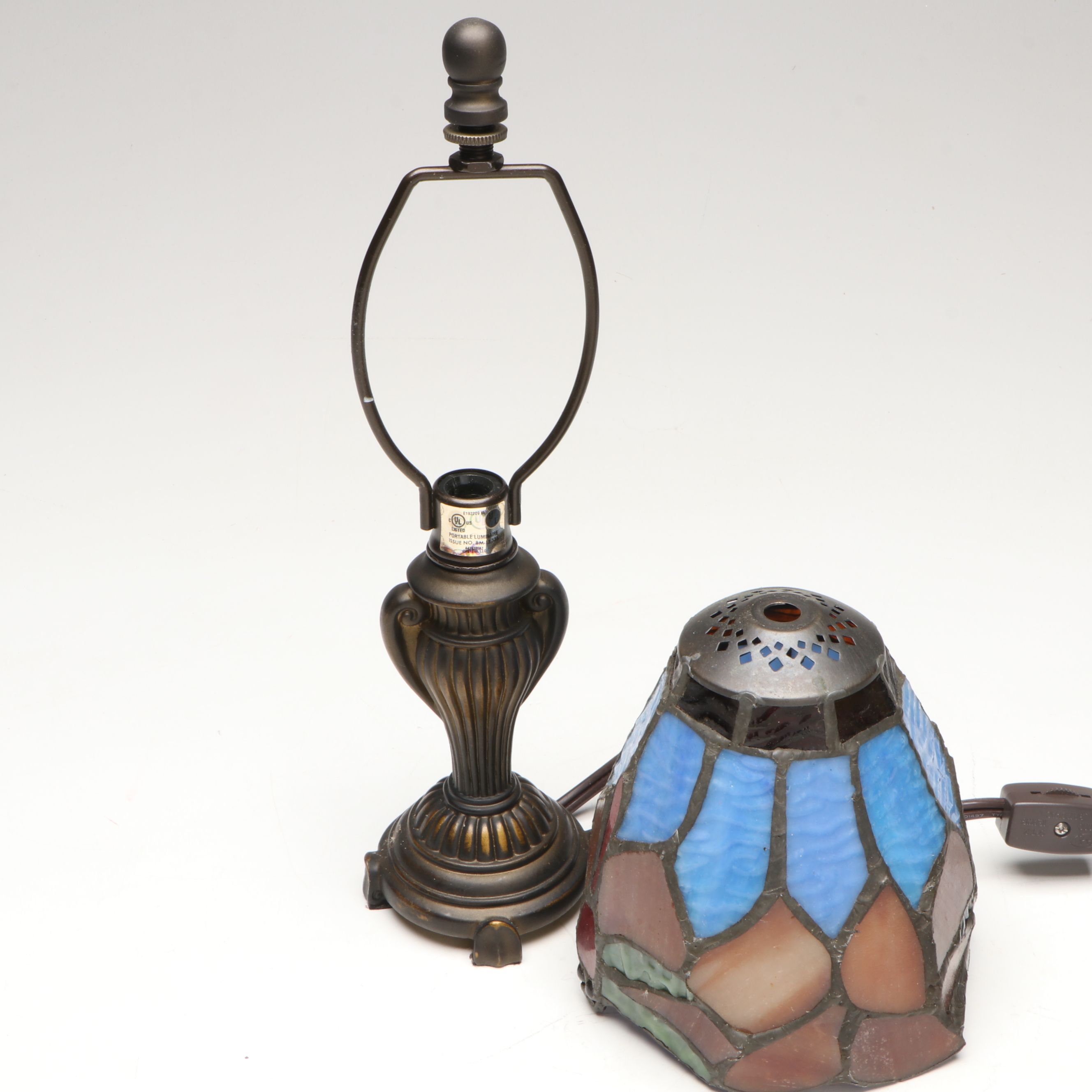 Leaded Slag Glass Dragonfly Accent Lamp