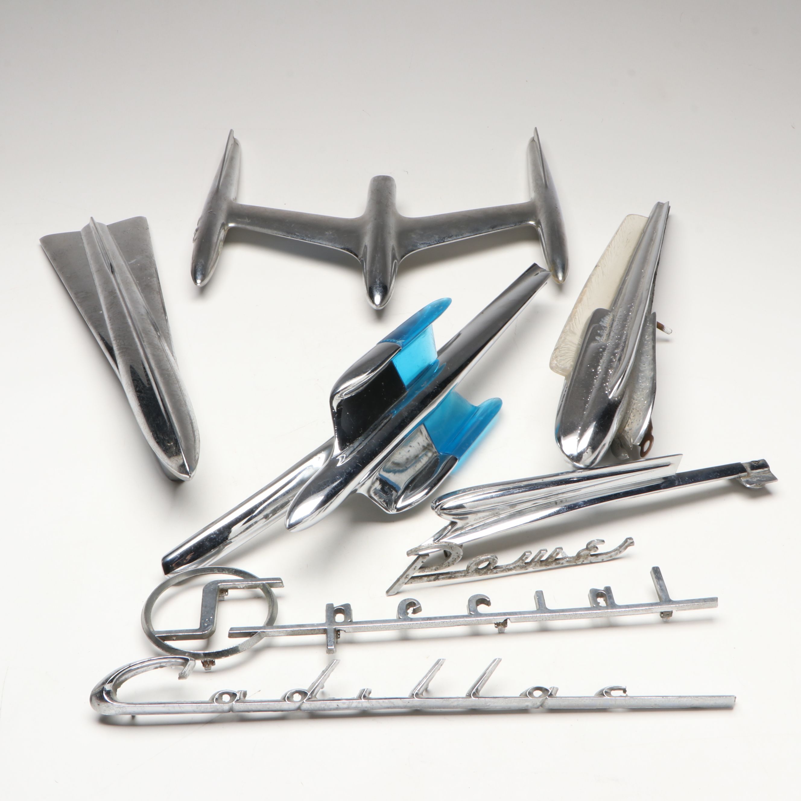 Chevrolet, Cadillac and Oldsmobile Hood Ornaments and Emblems, 1930s–1950s