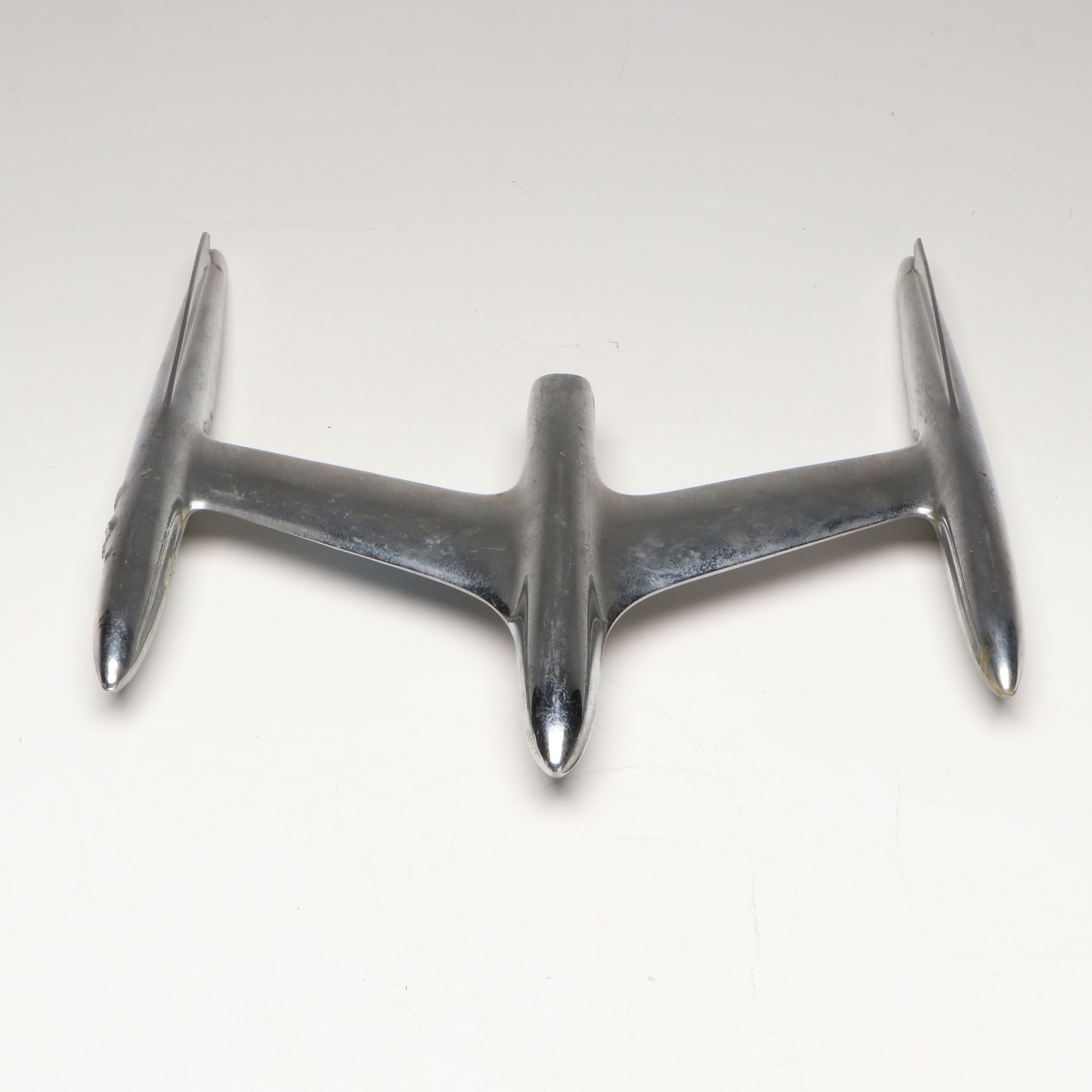 Chevrolet, Cadillac and Oldsmobile Hood Ornaments and Emblems, 1930s–1950s