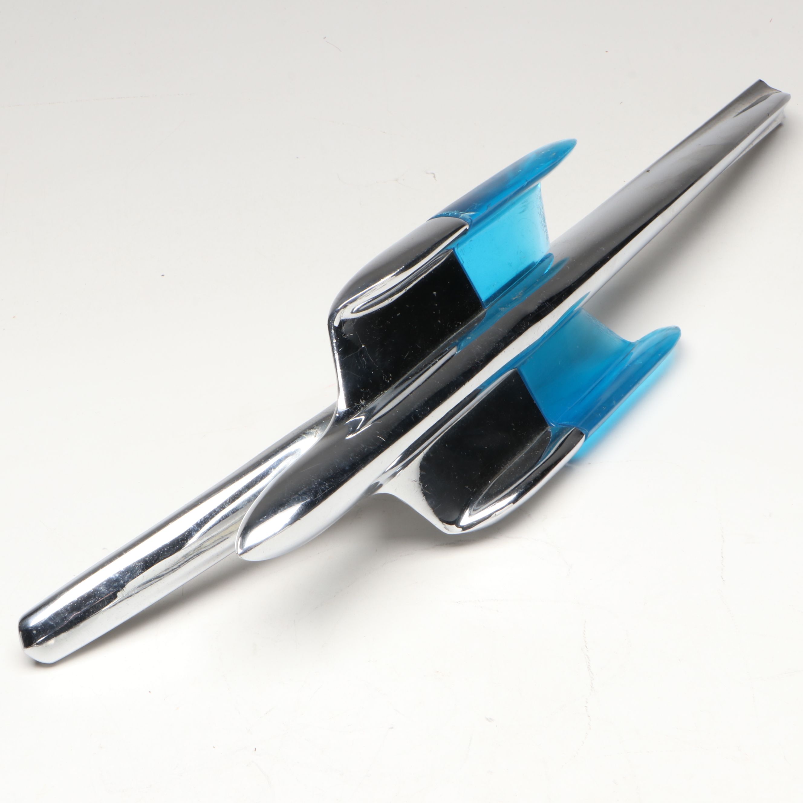 Chevrolet, Cadillac and Oldsmobile Hood Ornaments and Emblems, 1930s–1950s