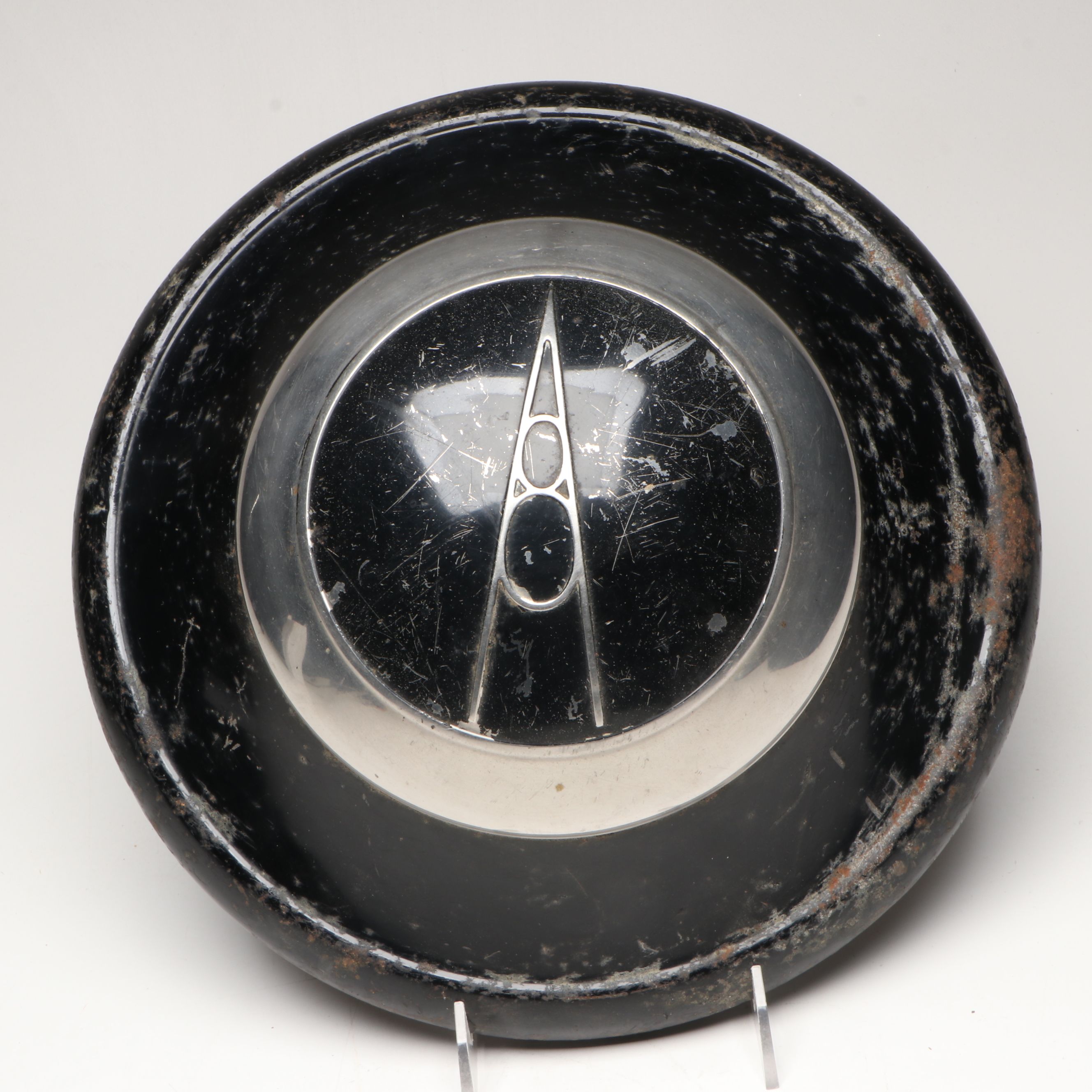 Pontiac, Buick, Ford and Other Vintage Hubcaps