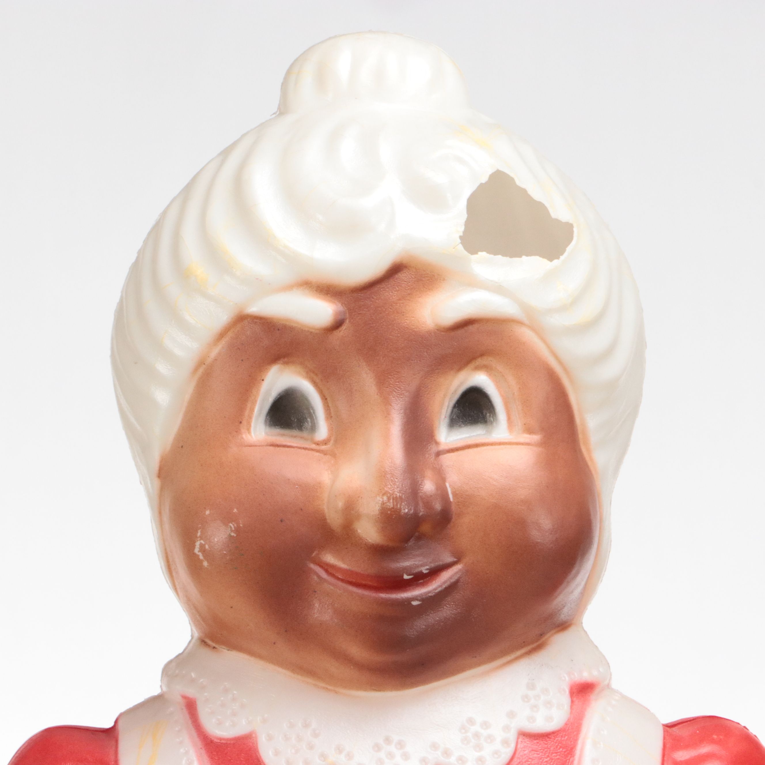 Union Products Co. Blow Form Mr. and Mrs. Claus Outdoor Christmas Décor