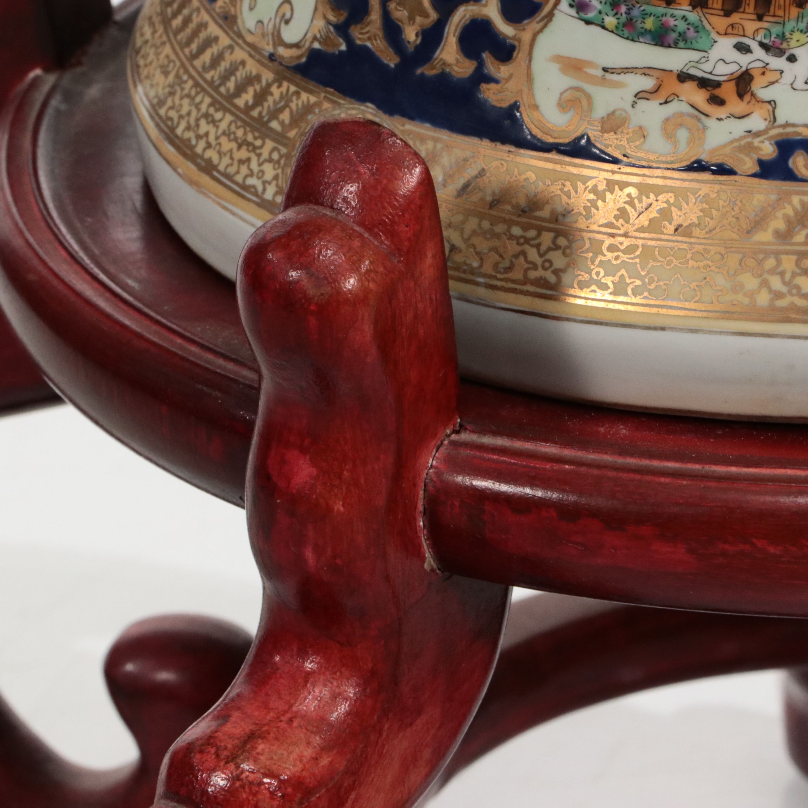 Chinese Qing Dynasty Hand-Painted Hunting Scene Porcelain Floor Vase