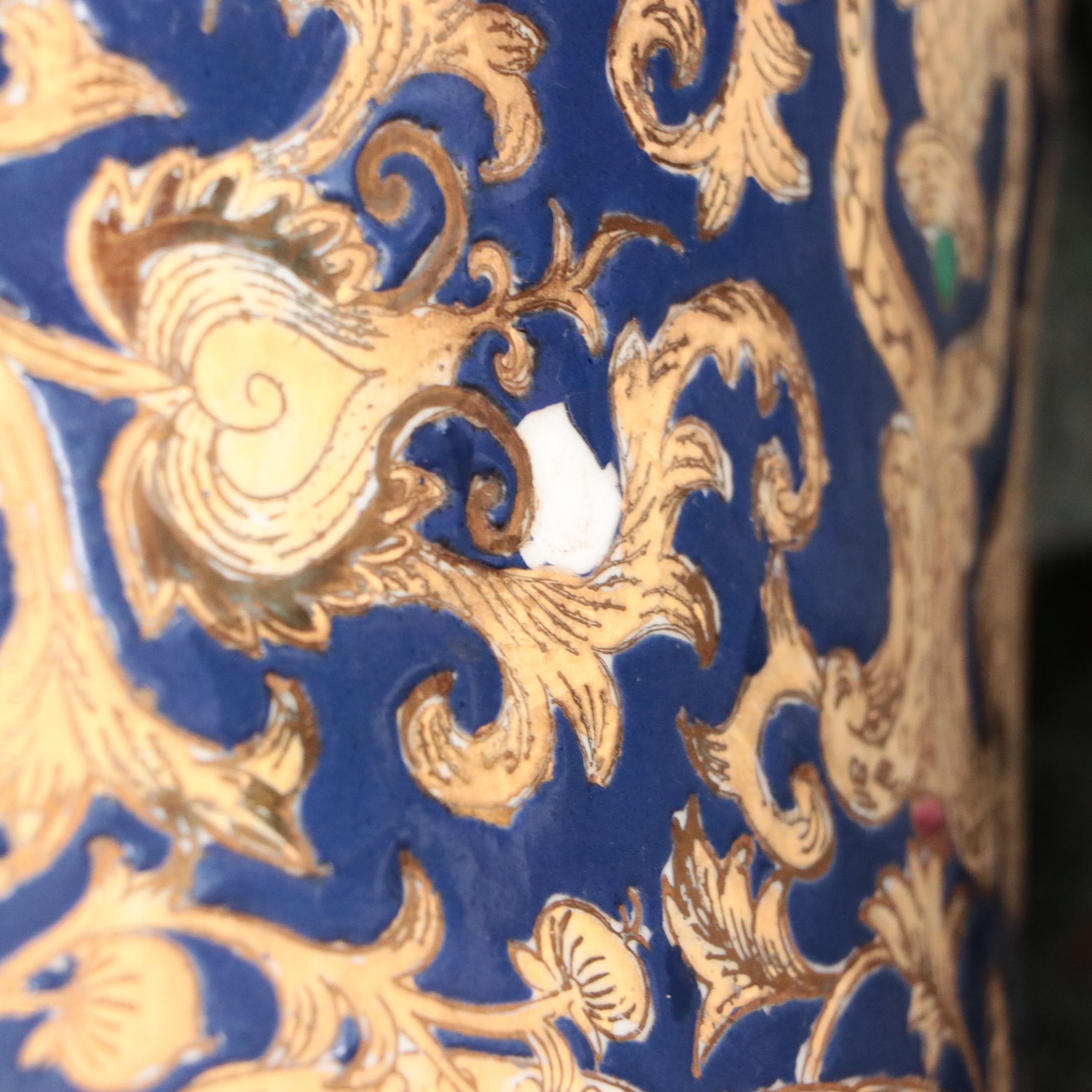 Chinese Qing Dynasty Hand-Painted Hunting Scene Porcelain Floor Vase