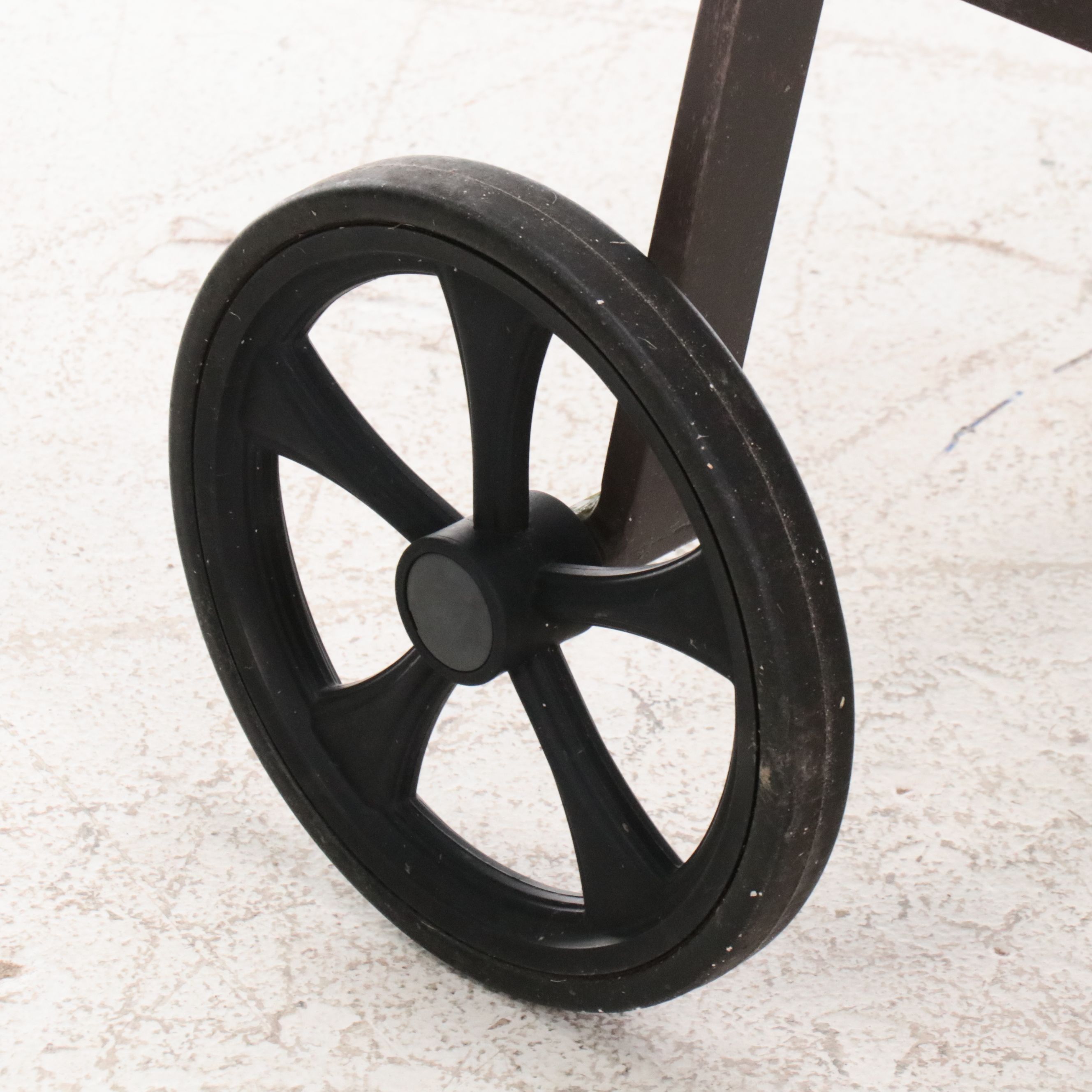 Pair of Contemporary Metal Framed Patio Chaise Lounges