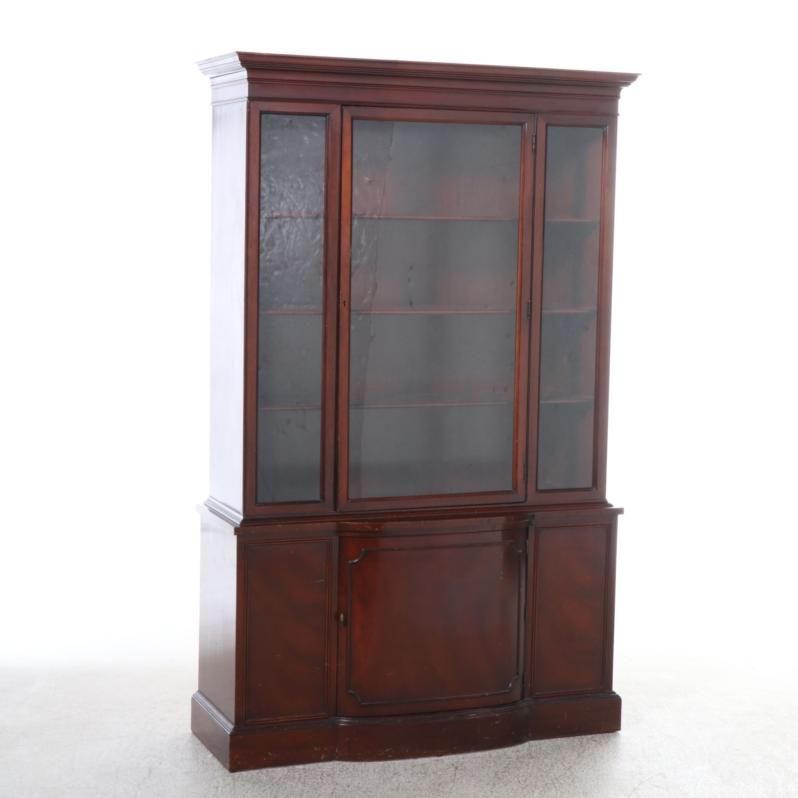 Georgian Style Mahogany Bow Front China Cabinet, Early to Mid-20th Century
