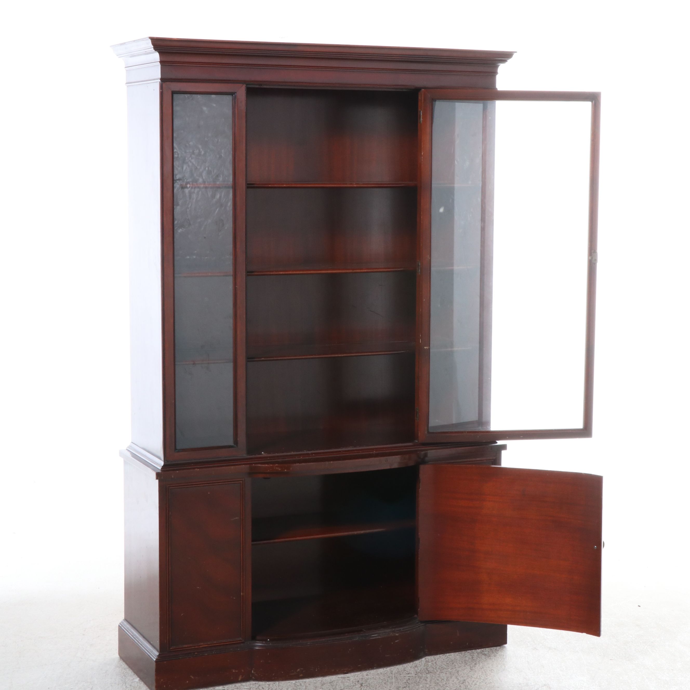Georgian Style Mahogany Bow Front China Cabinet, Early to Mid-20th Century